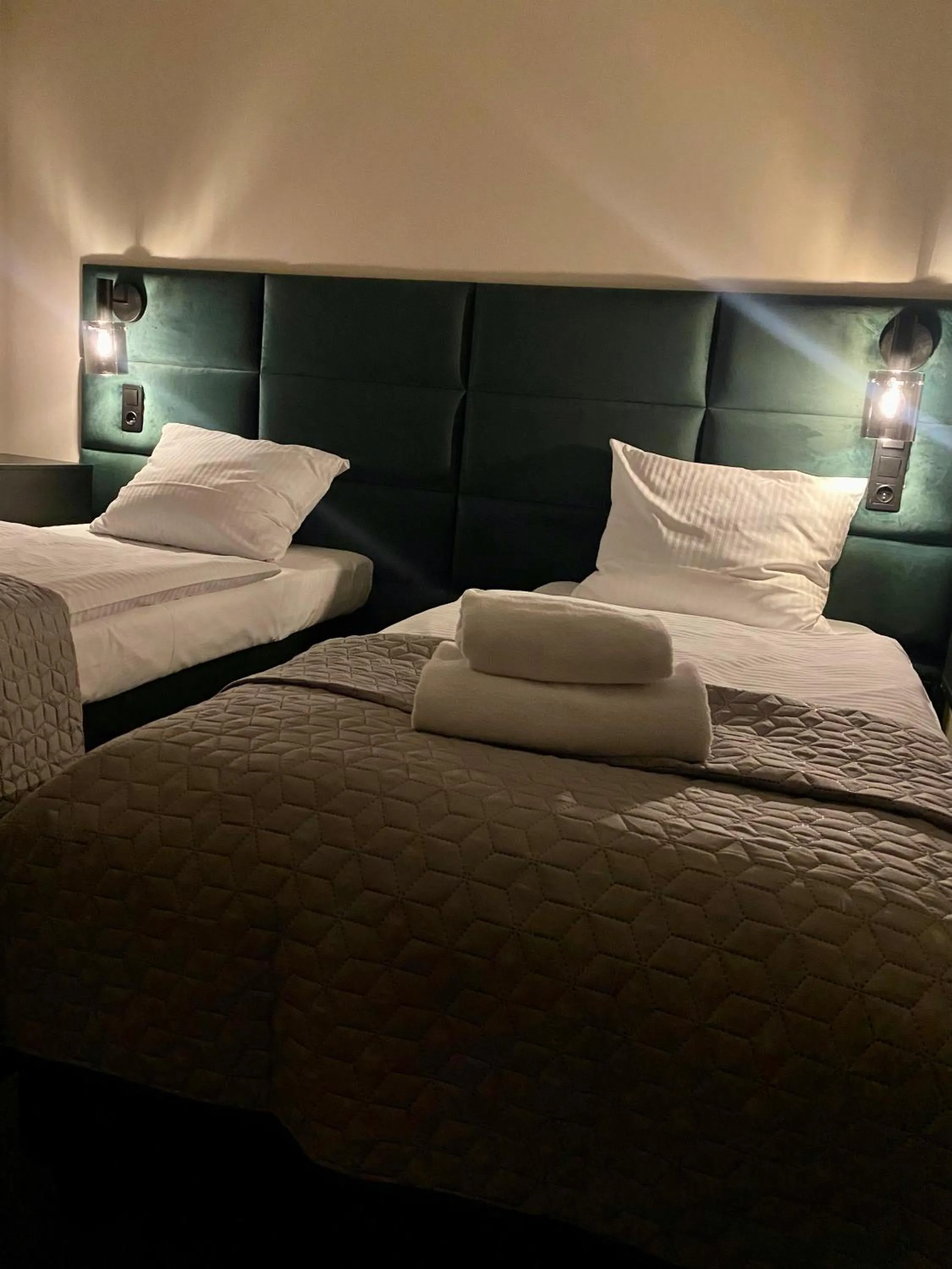 Bed in Hotel "Księżyc" w Świebodzicach