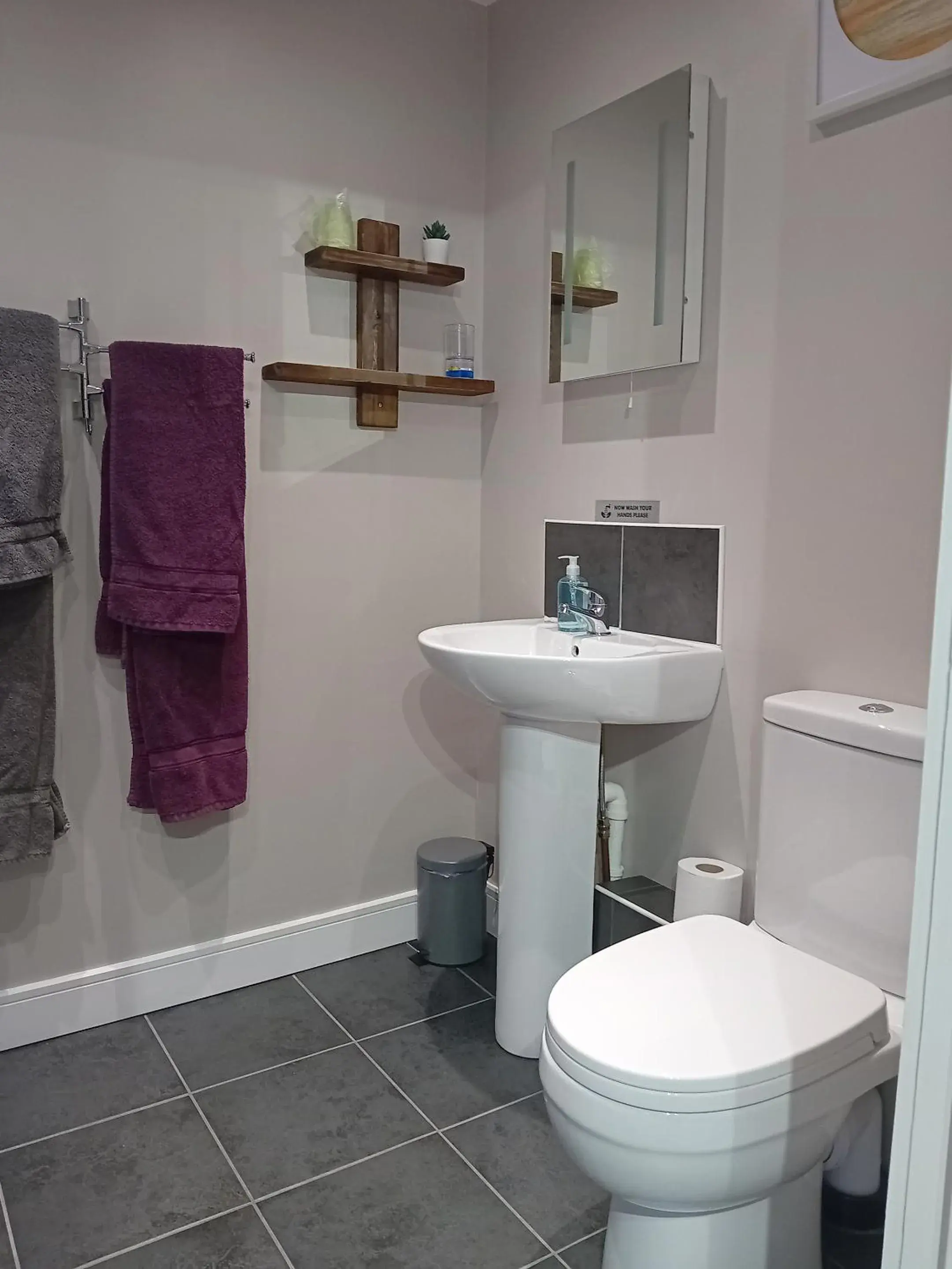 Double Room with Private Bathroom in Middle House Double Room with Private Bathroom in Middle House