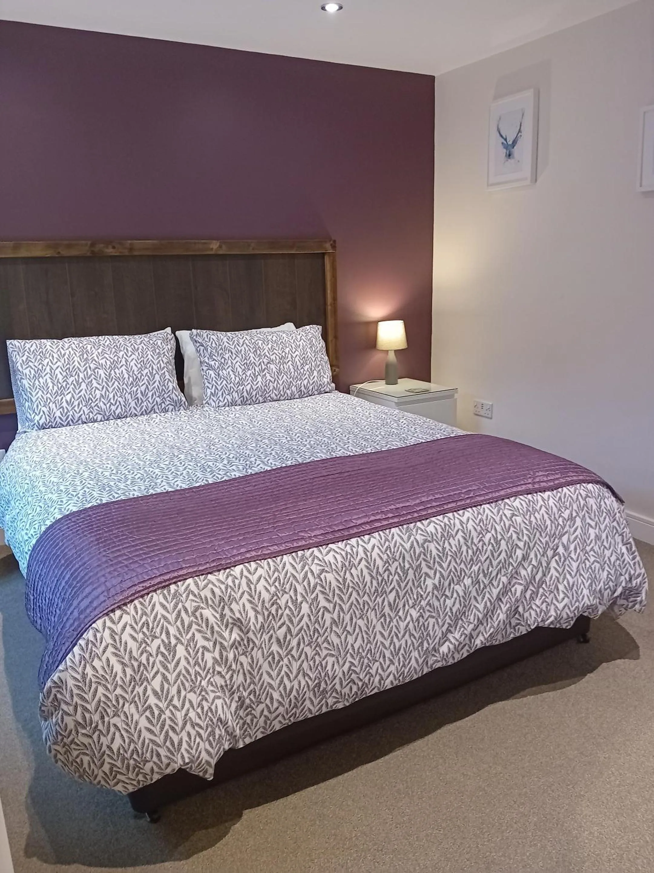 Bedroom, Bed in Middle House