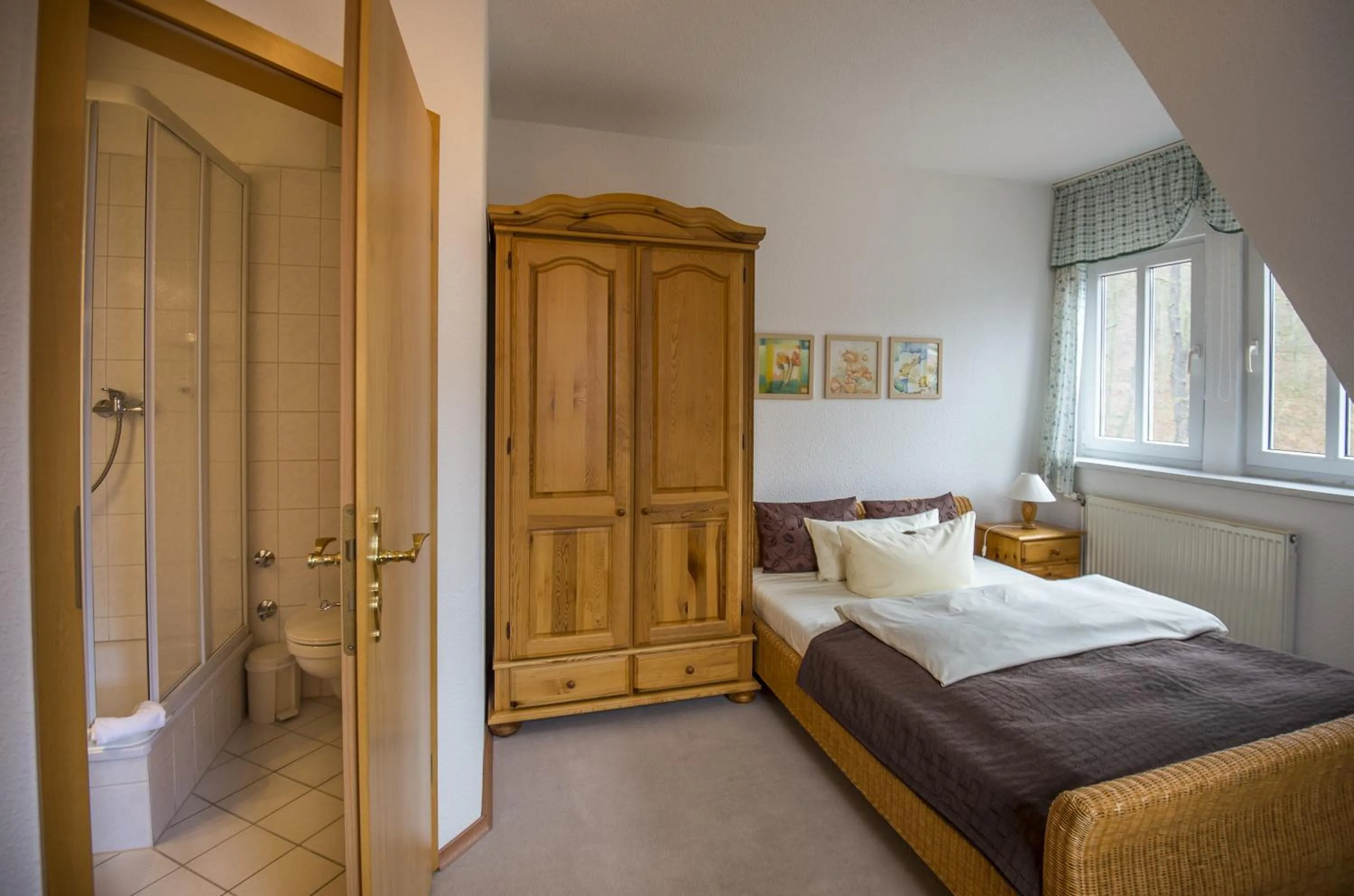 Photo of the whole room, Bed in Kurhotel Bad Suderode