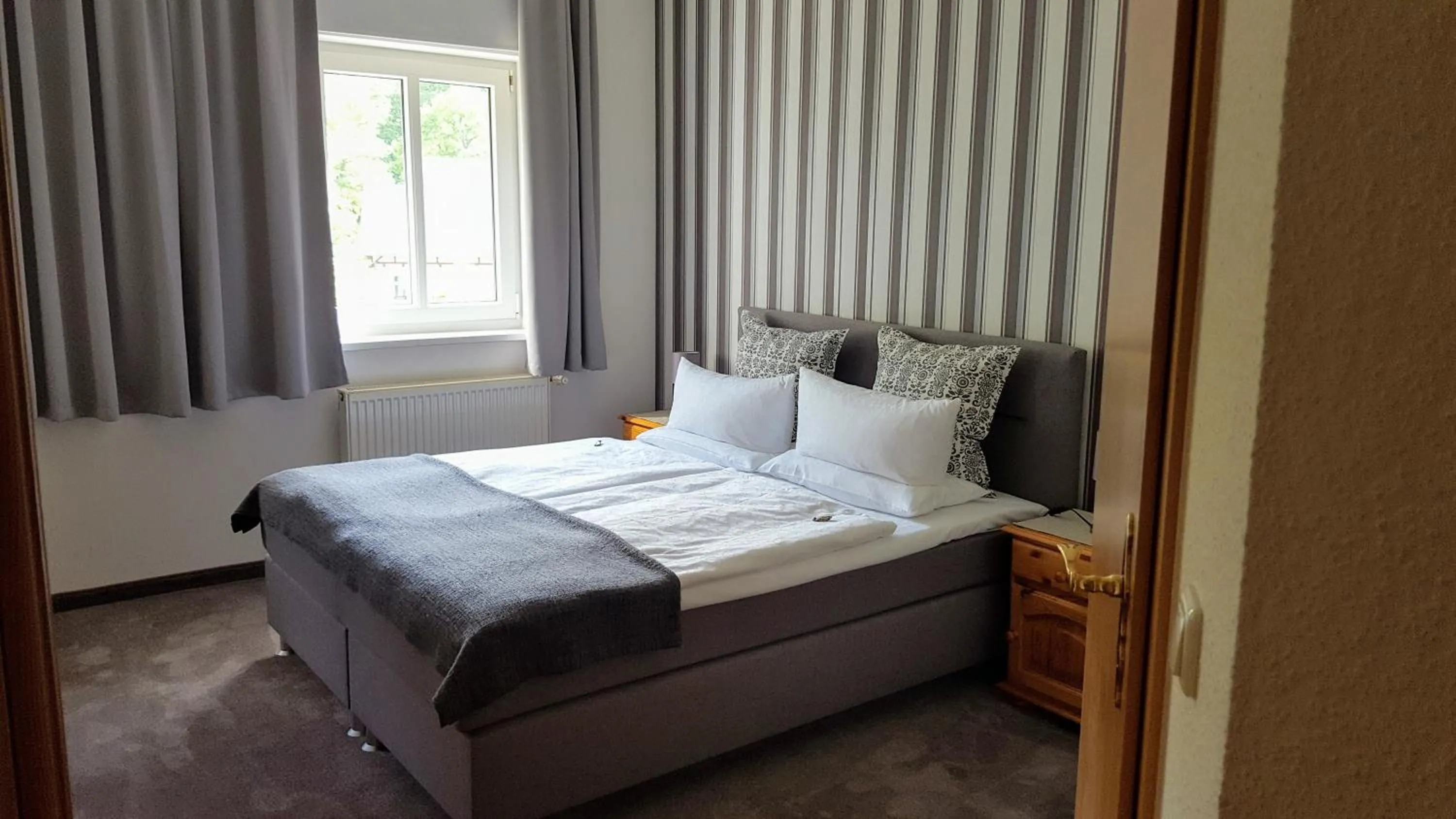 Photo of the whole room, Bed in Kurhotel Bad Suderode