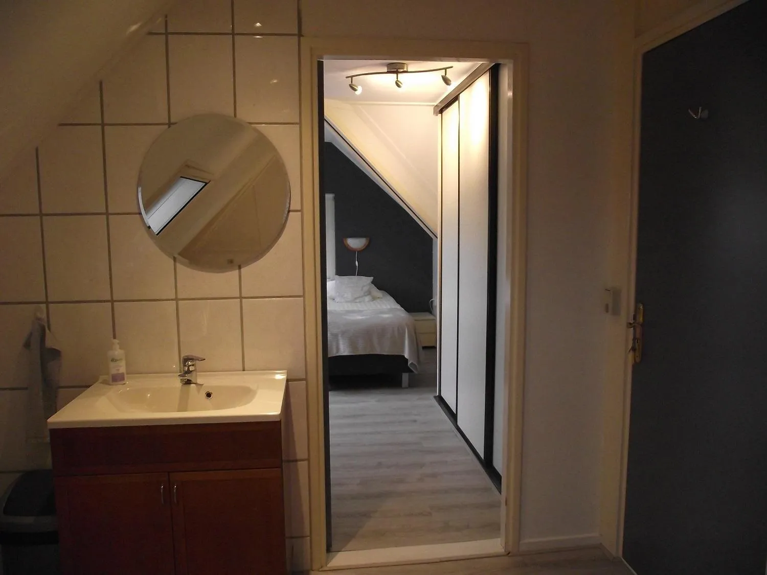 Shower, Bed in B&B Landgoed Sonneborghe