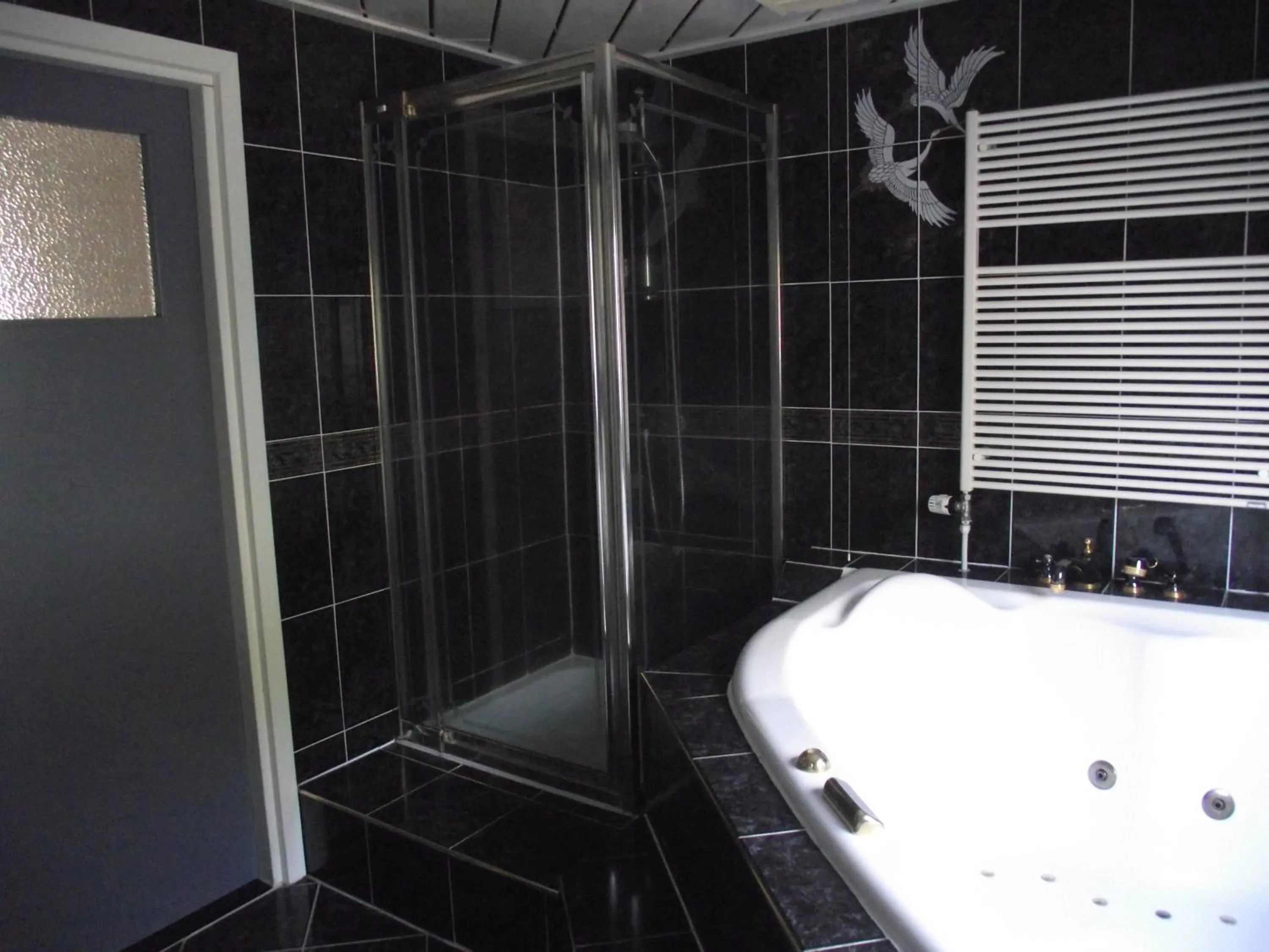 Hot Tub in B&B Landgoed Sonneborghe