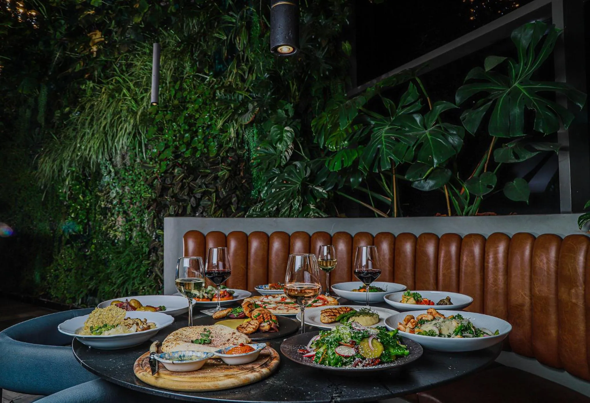 Restaurant/places to eat in Ramada Olivie Nazareth