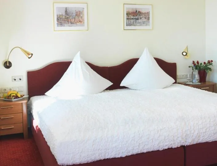 Bed in Strandhotel Grömitz