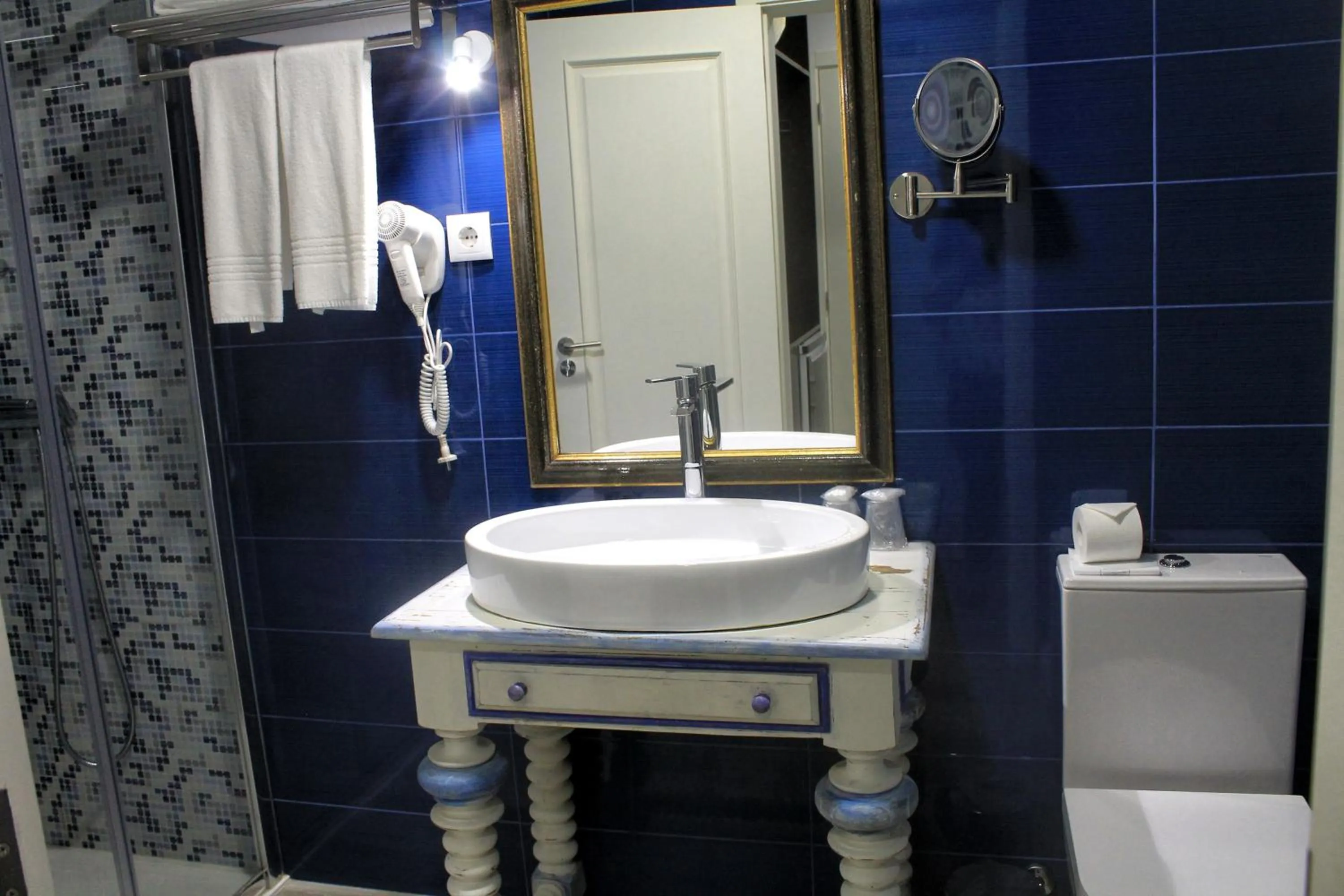 Shower in Art'Otel Barcelos