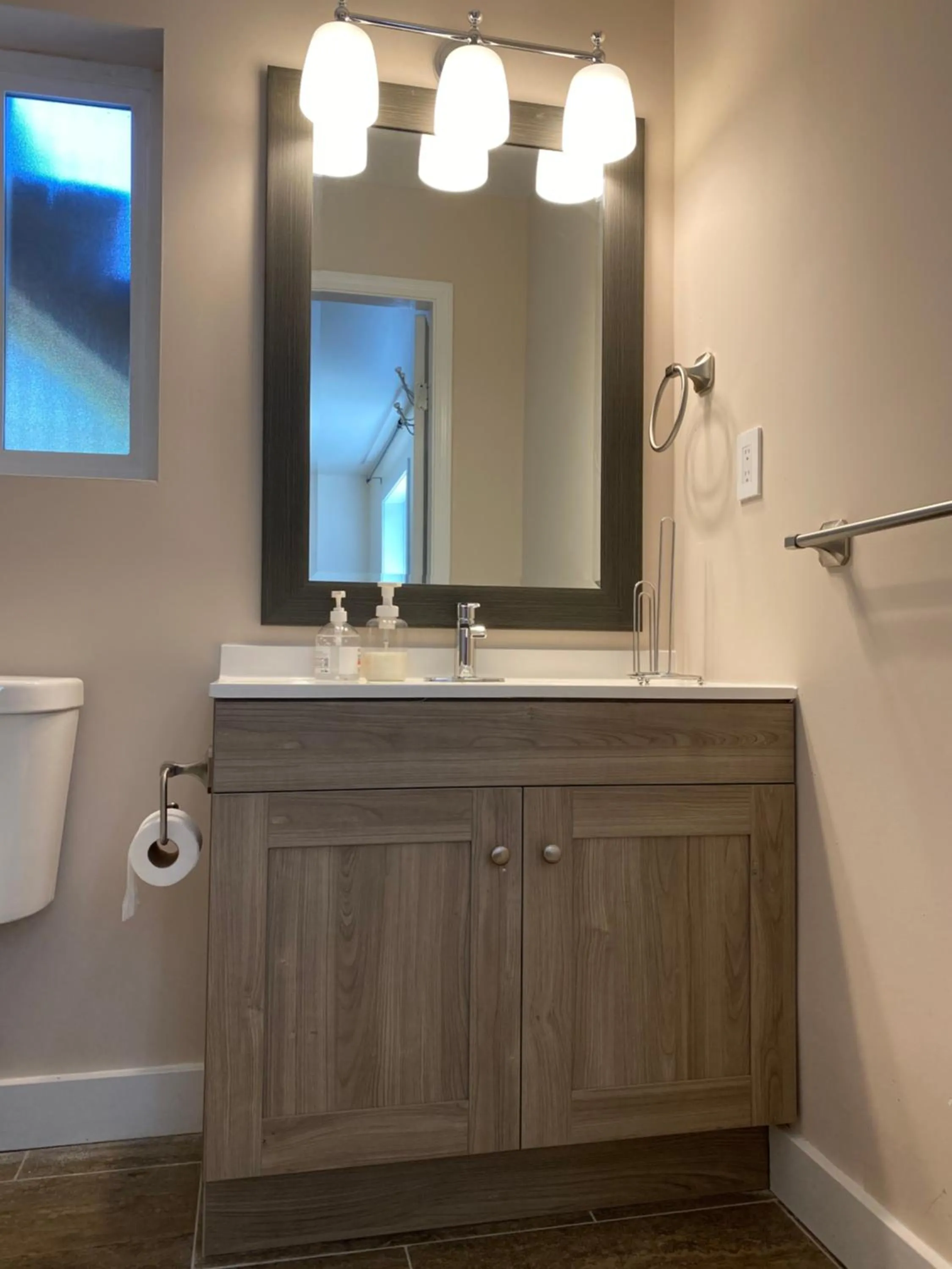 YVR Vickie’s Bed and Breakfast