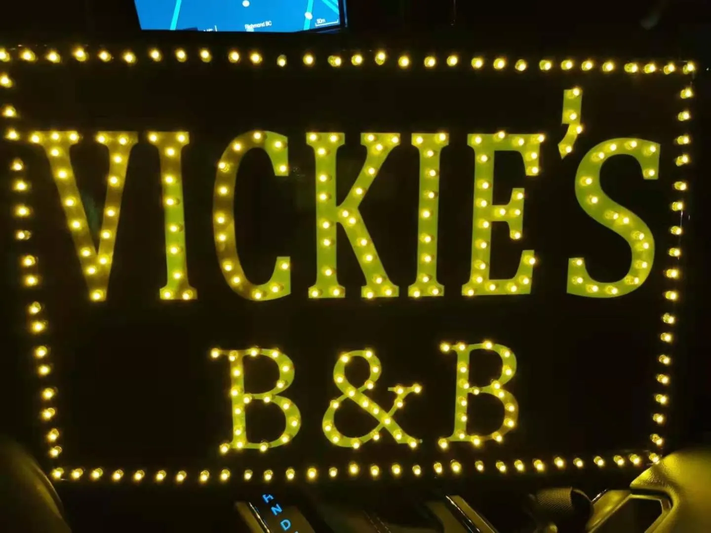 YVR Vickie’s Bed and Breakfast