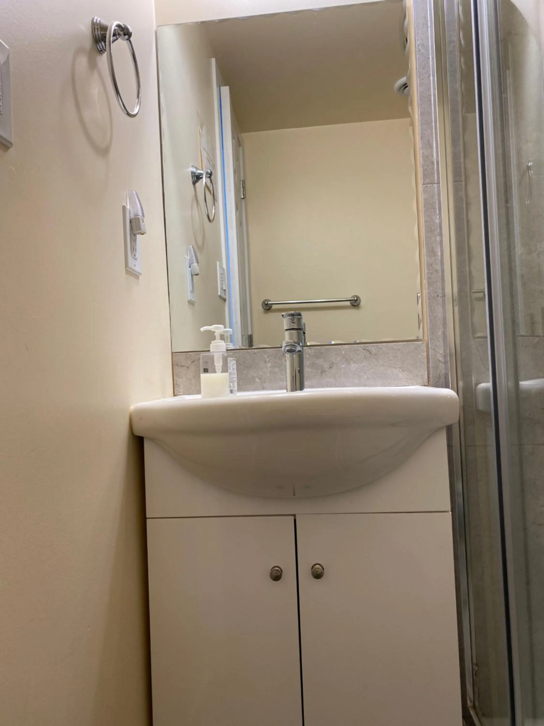 YVR Vickie’s Bed and Breakfast