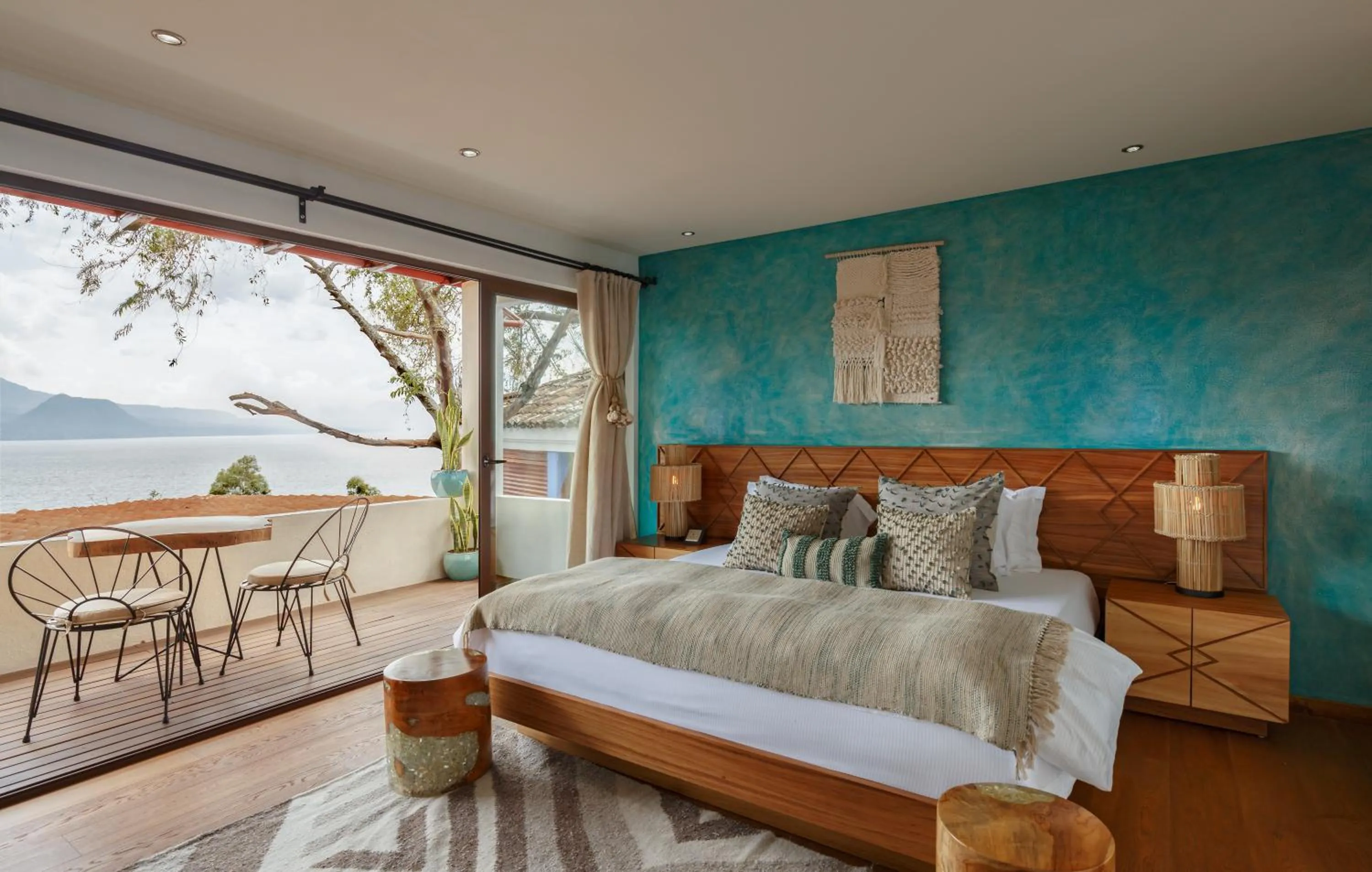 Balcony/Terrace, Bed in Hotel Casa Palopo