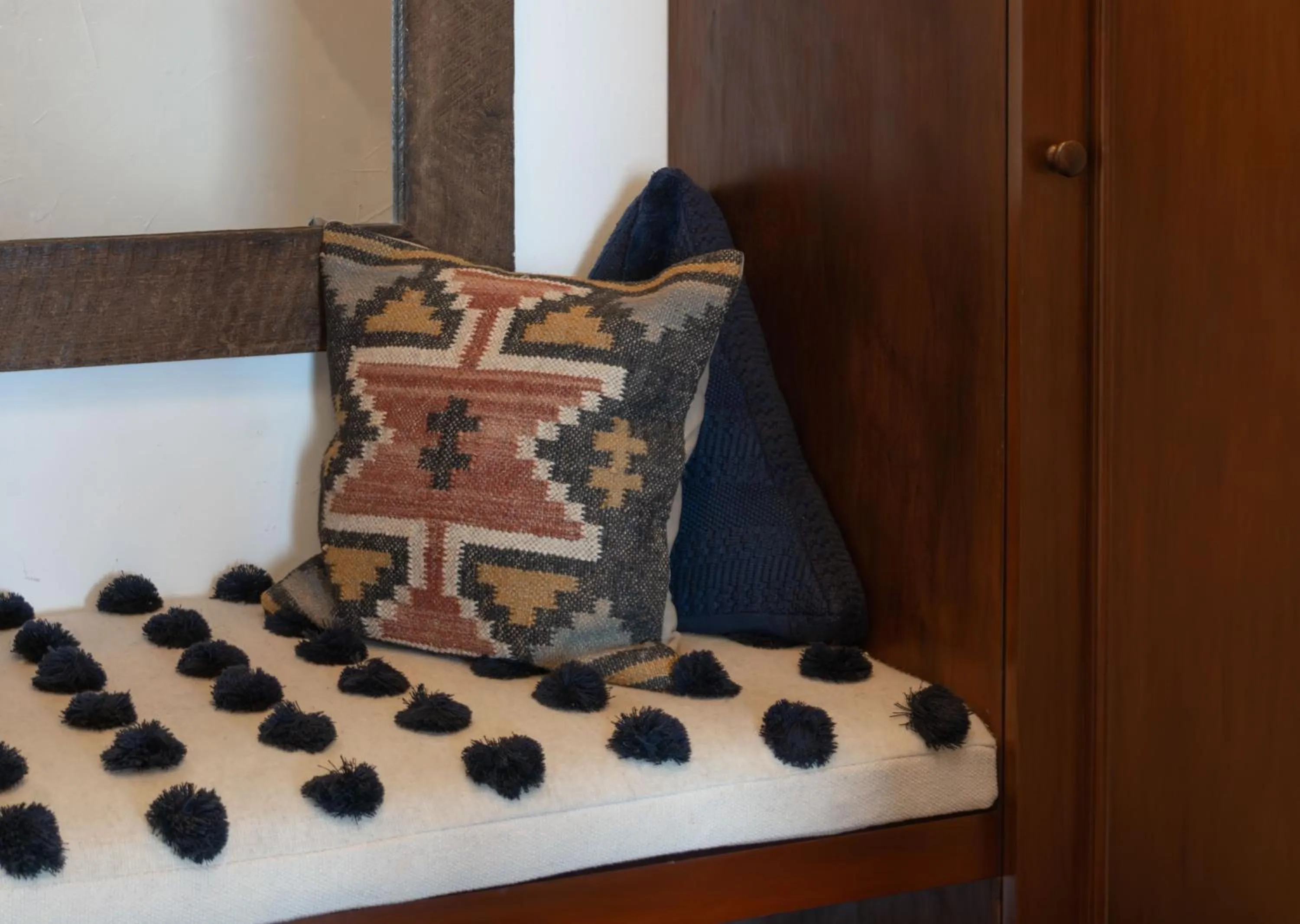 Seating area, Bed in Hotel Casa Palopo