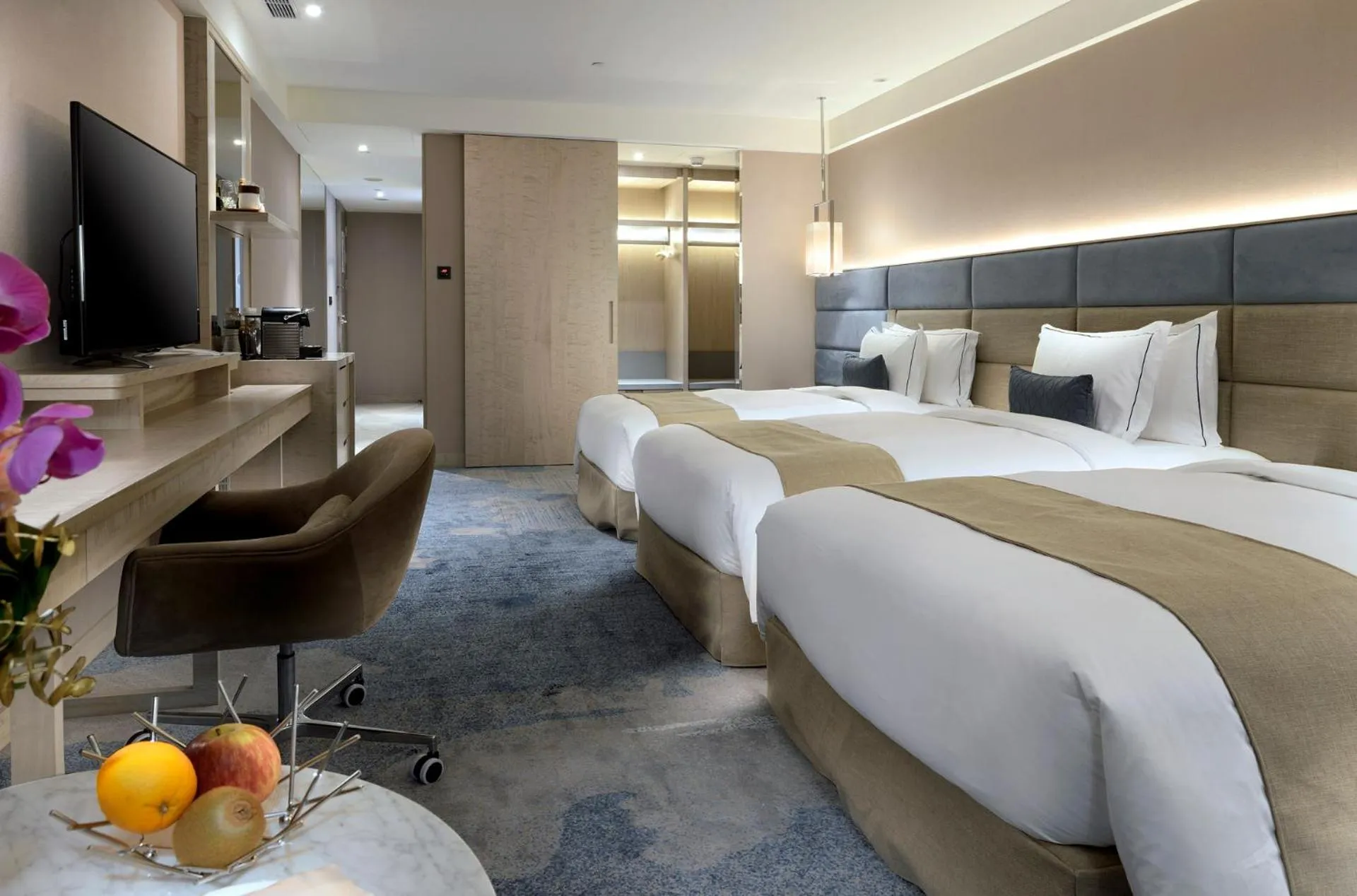 Bedroom, Bed in Caesar Park Hotel Banqiao