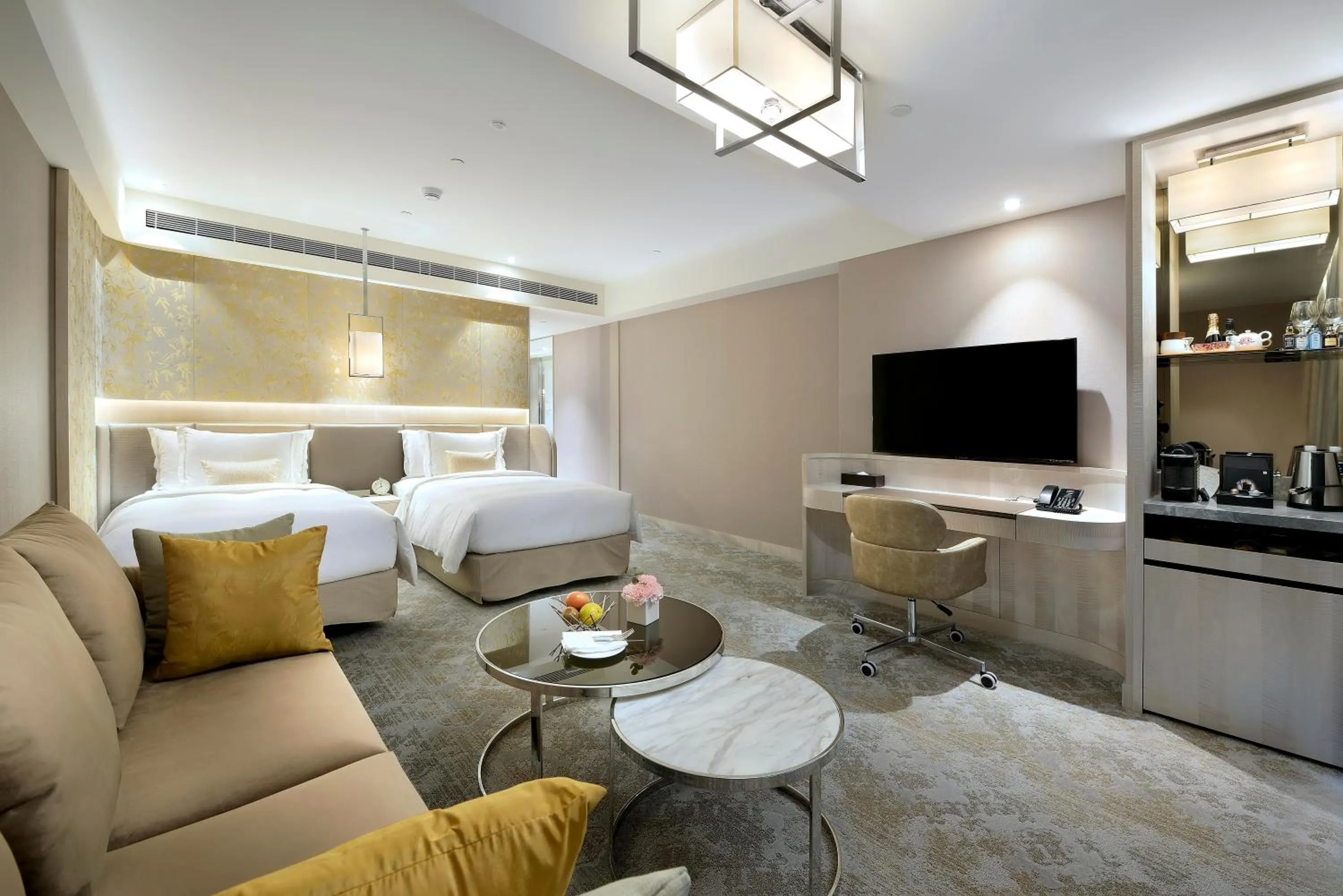 Photo of the whole room, Bed in Caesar Park Hotel Banqiao