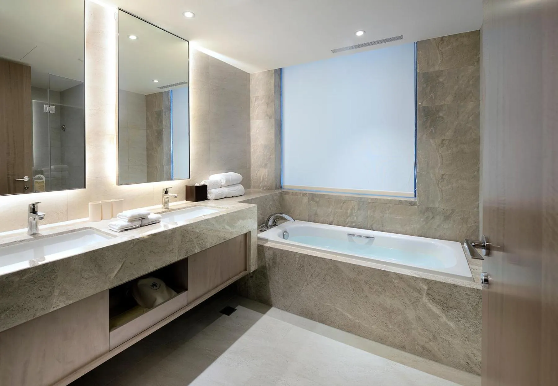 Bathroom in Caesar Park Hotel Banqiao