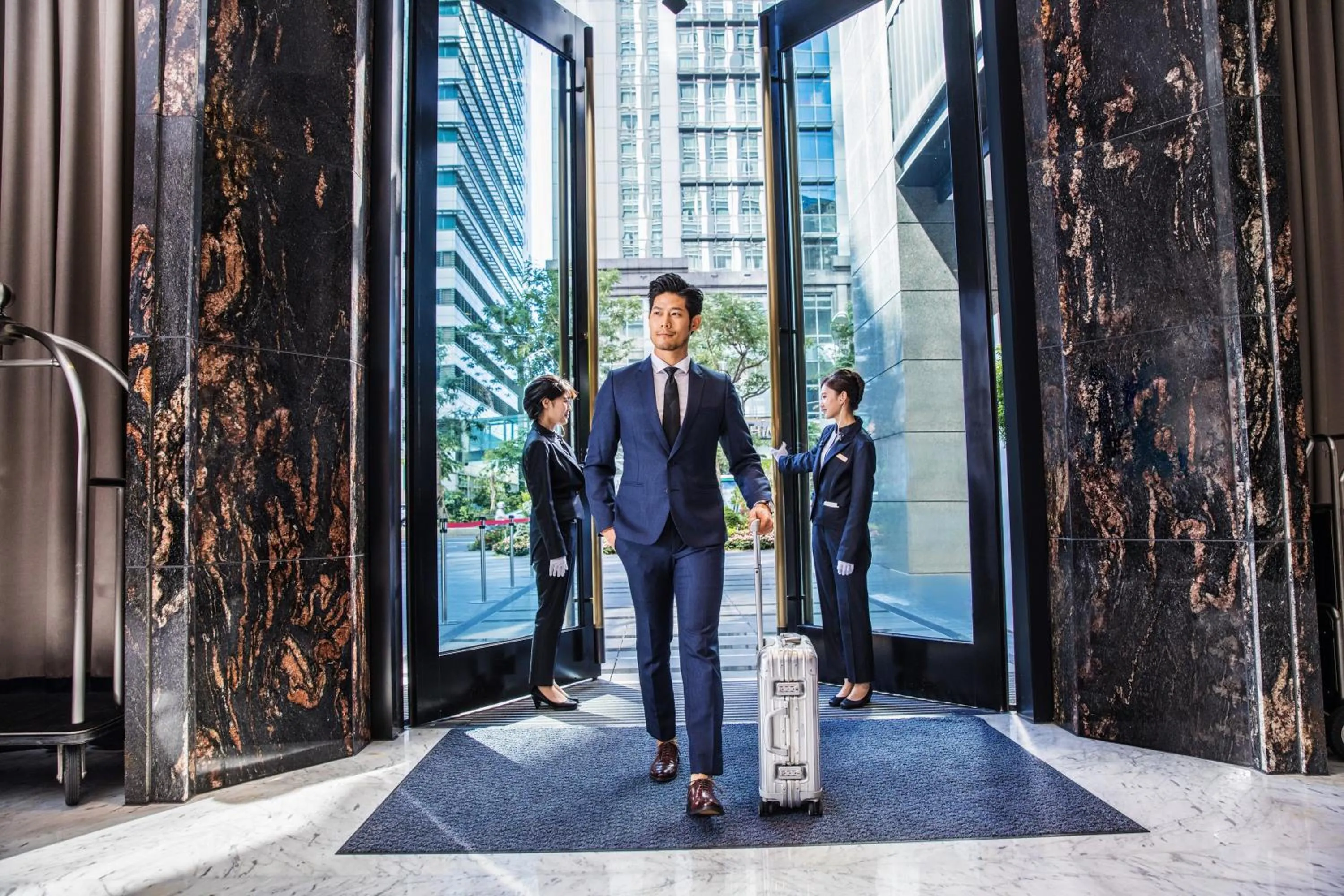 Facade/entrance in Caesar Park Hotel Banqiao