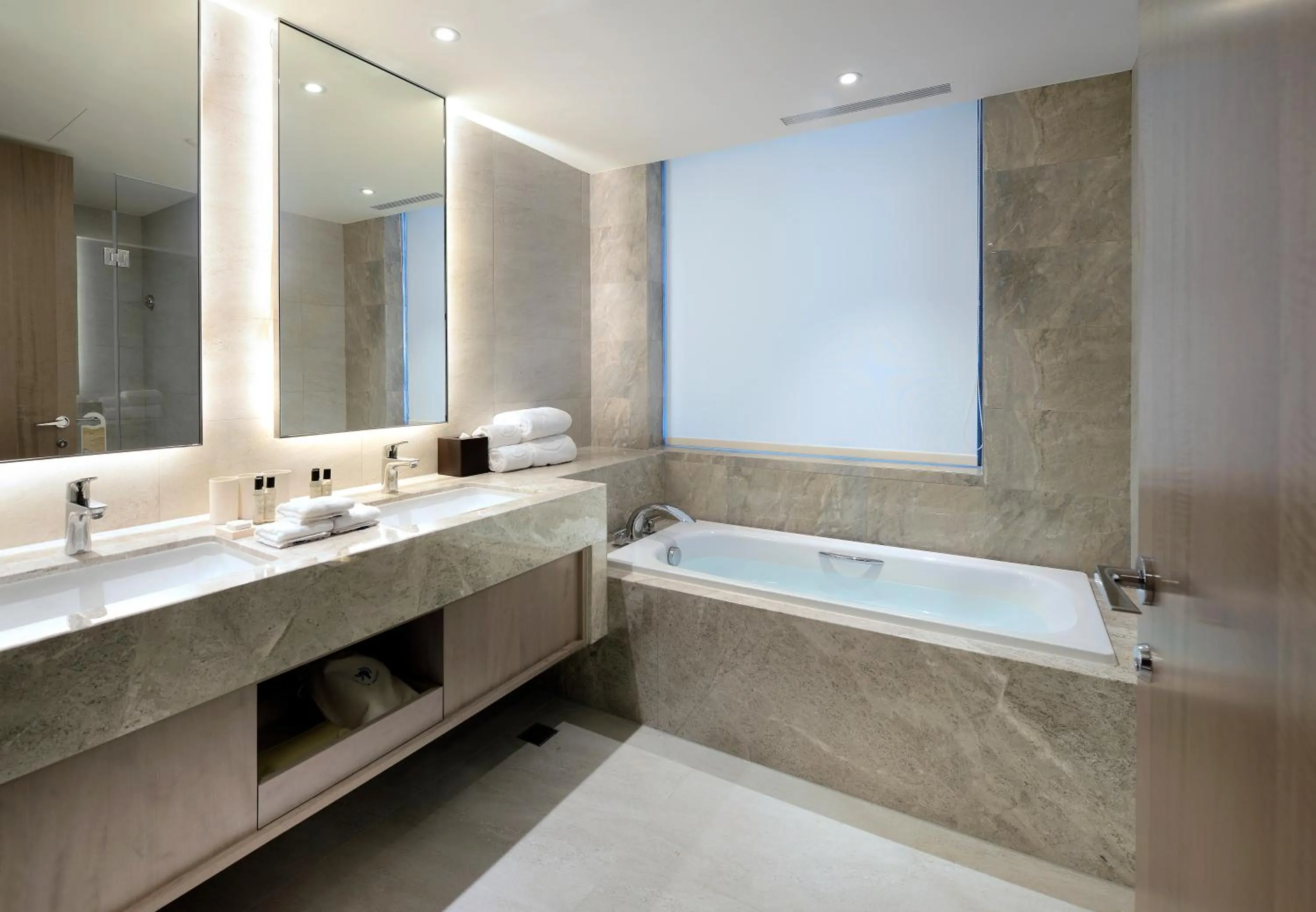 Bathroom in Caesar Park Hotel Banqiao