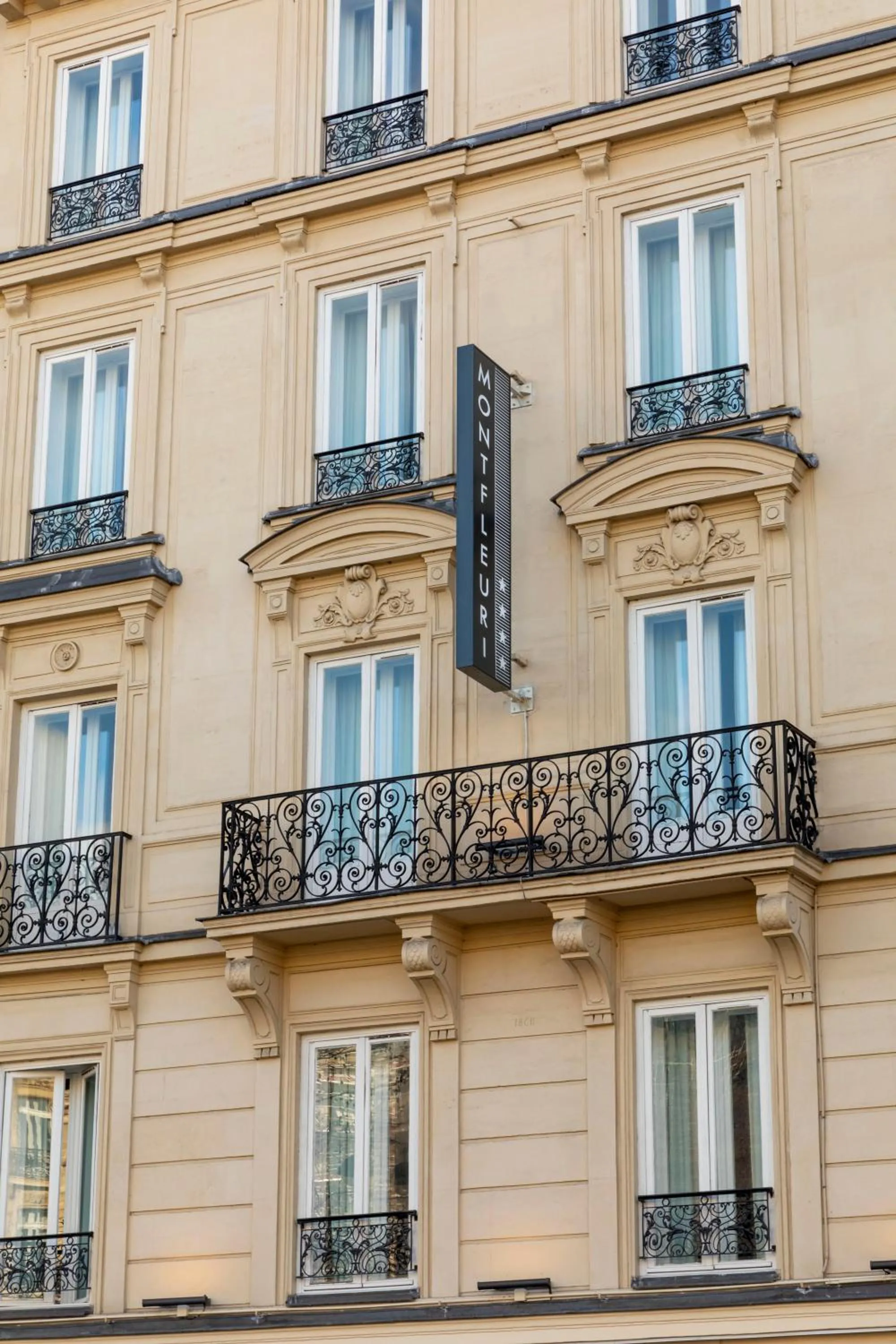Facade/entrance in Montfleuri