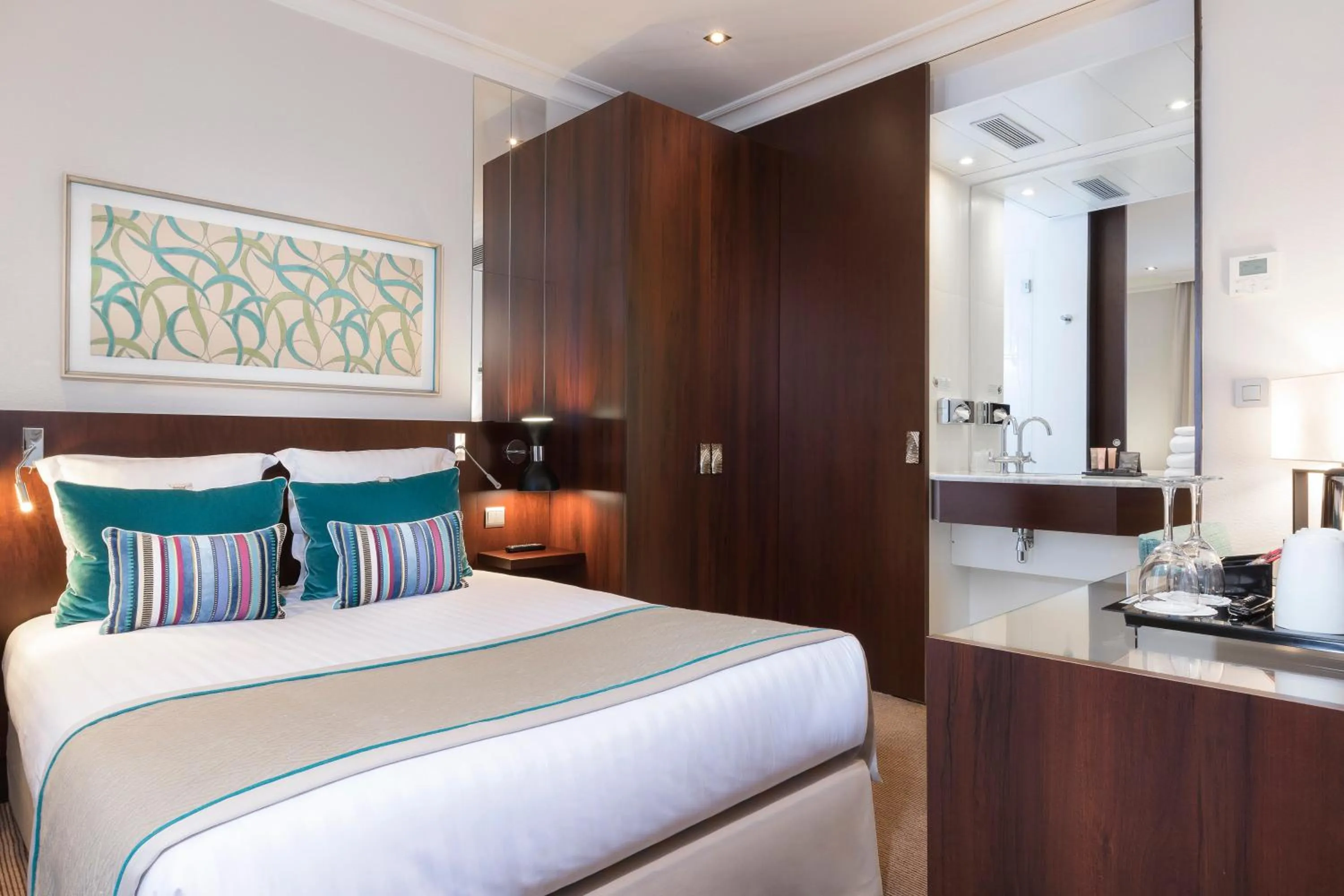 Bedroom, Bed in Montfleuri