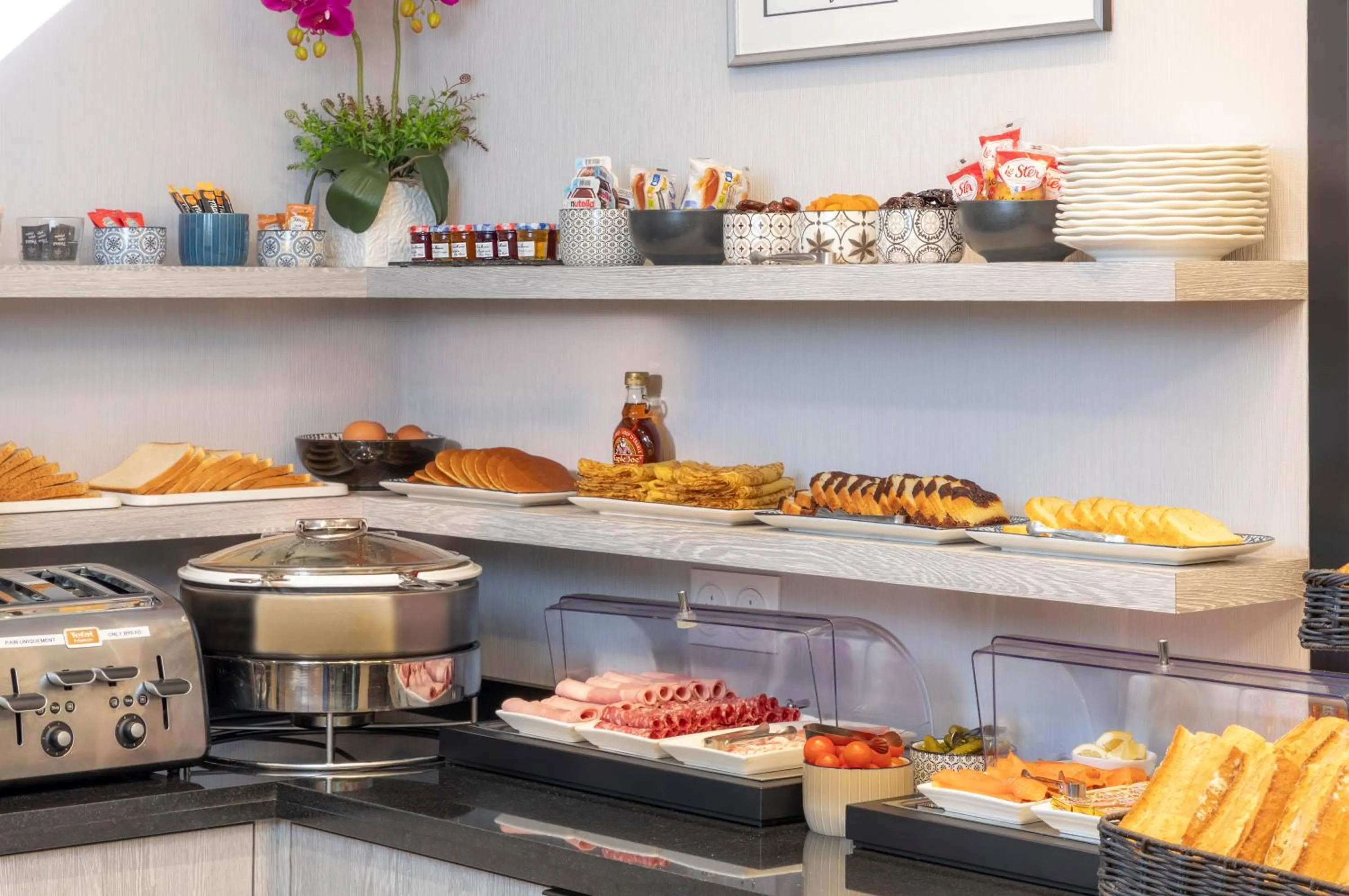 Breakfast in Montfleuri