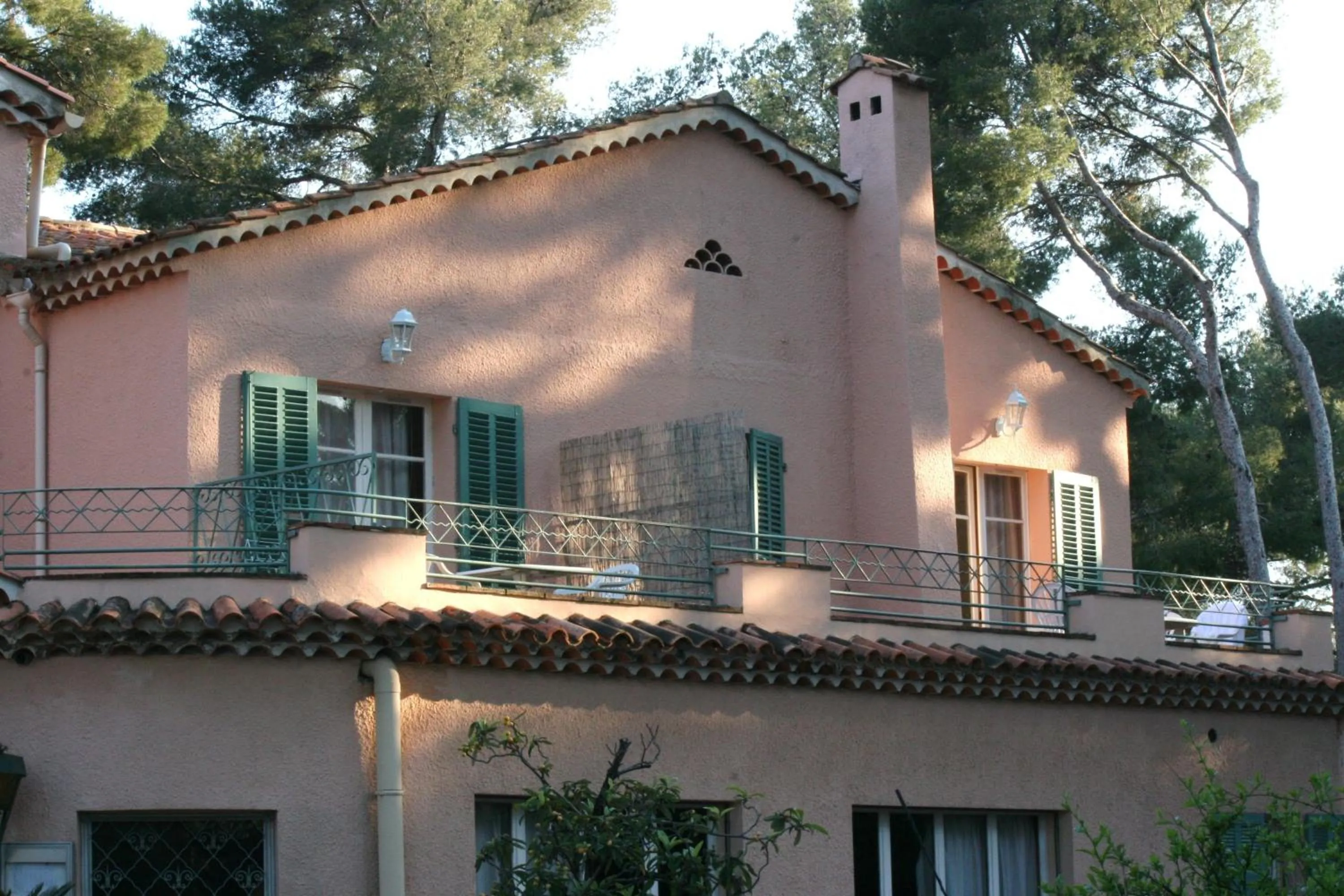 Property building in Hôtel De La Mer