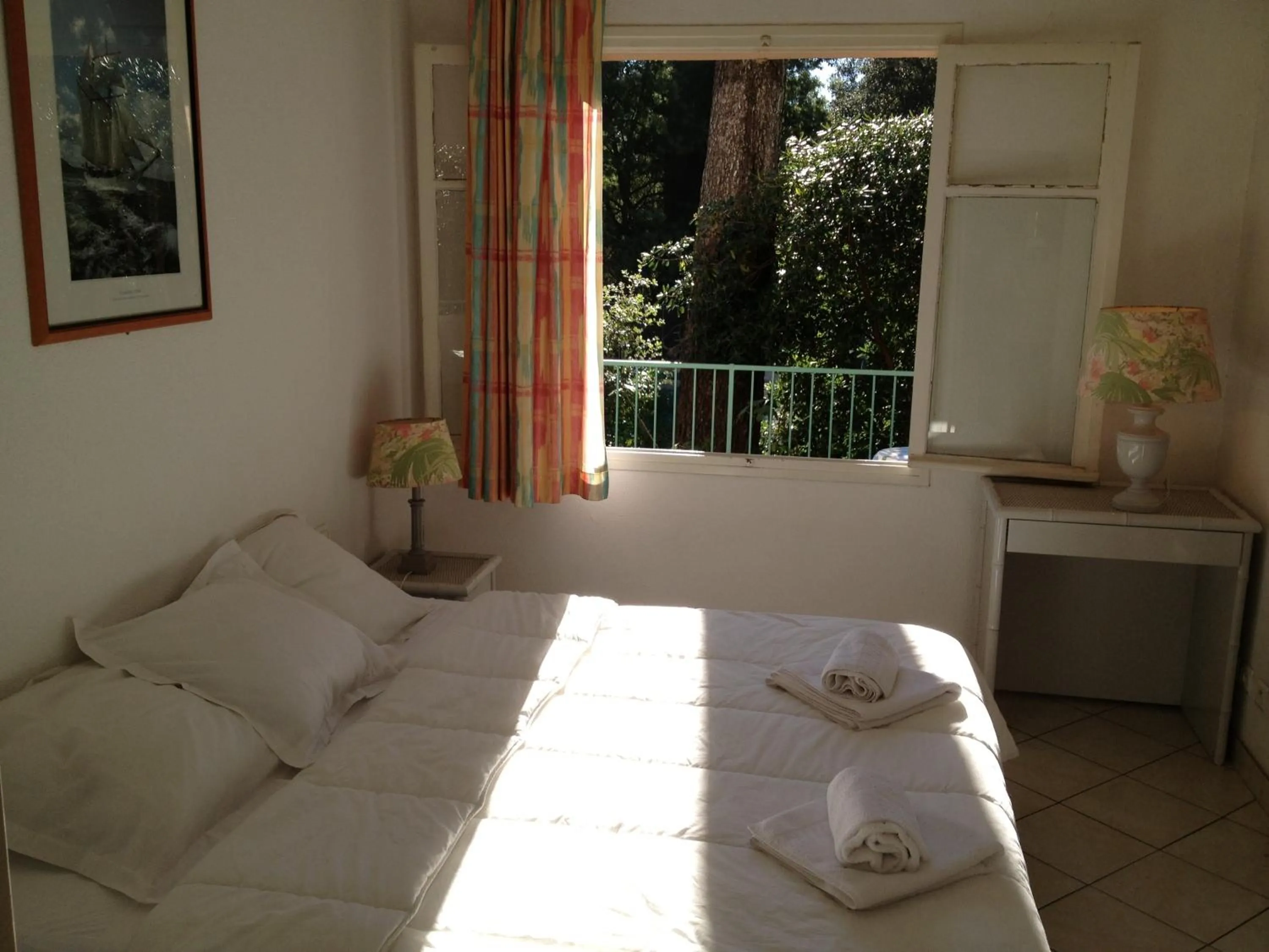 Bedroom in Hôtel De La Mer