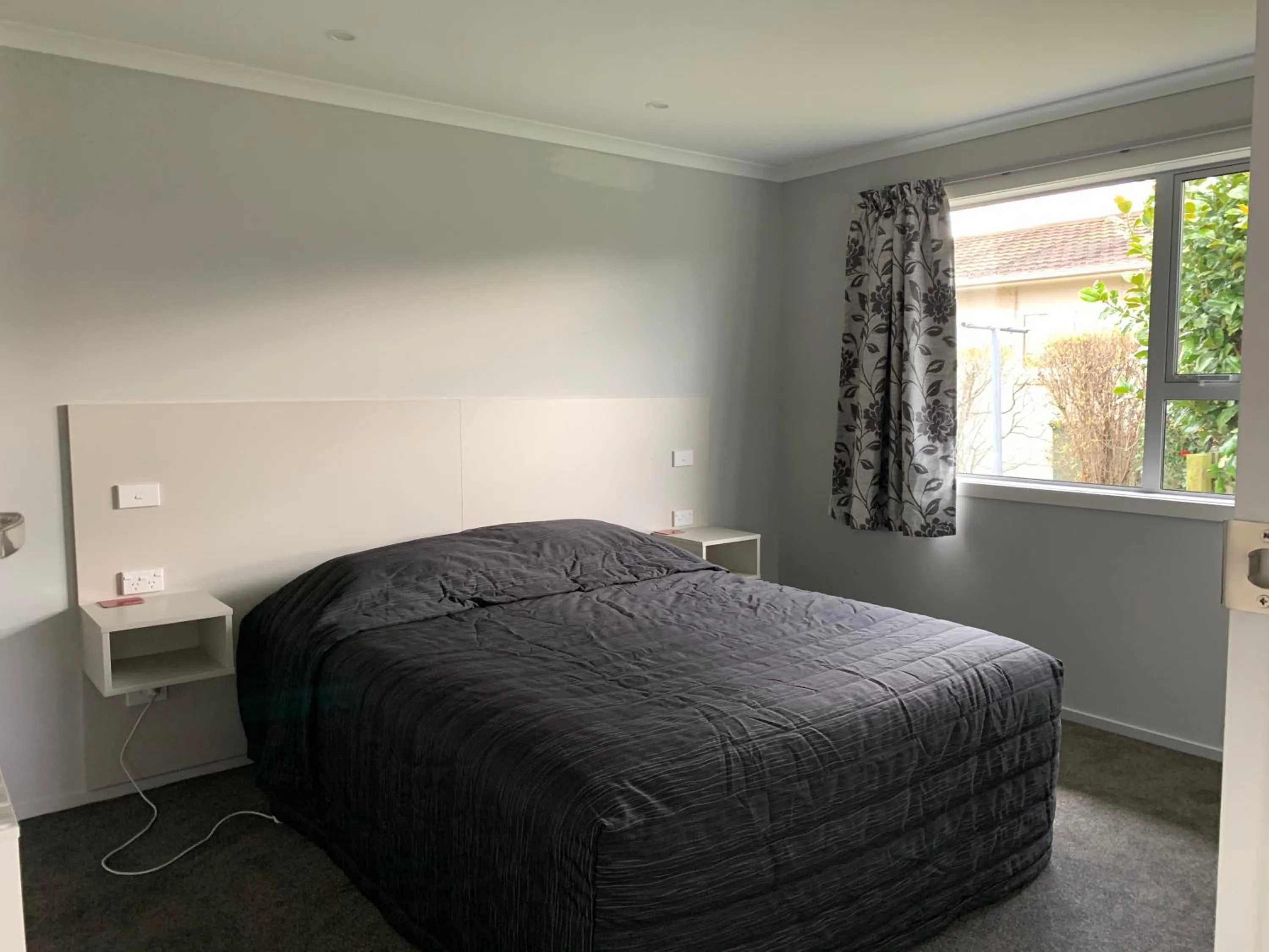 Bedroom, Bed in Kingswood Motel