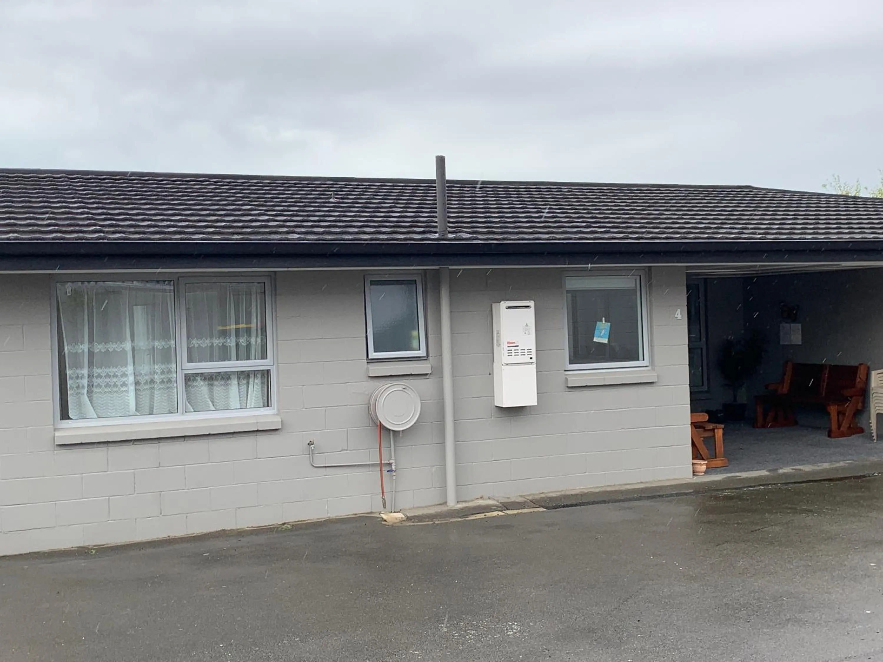 Property building in Kingswood Motel