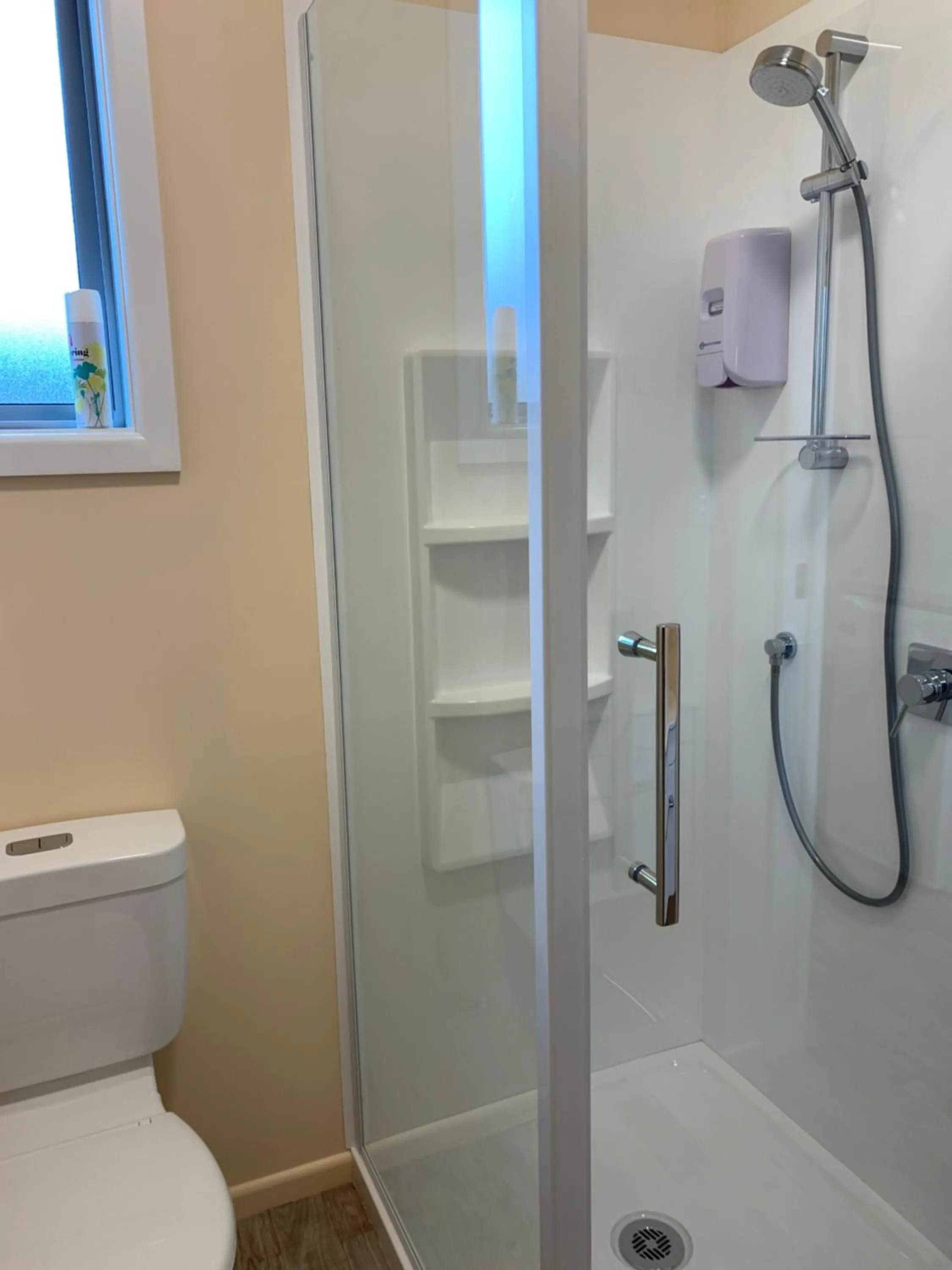 Shower in Kingswood Motel