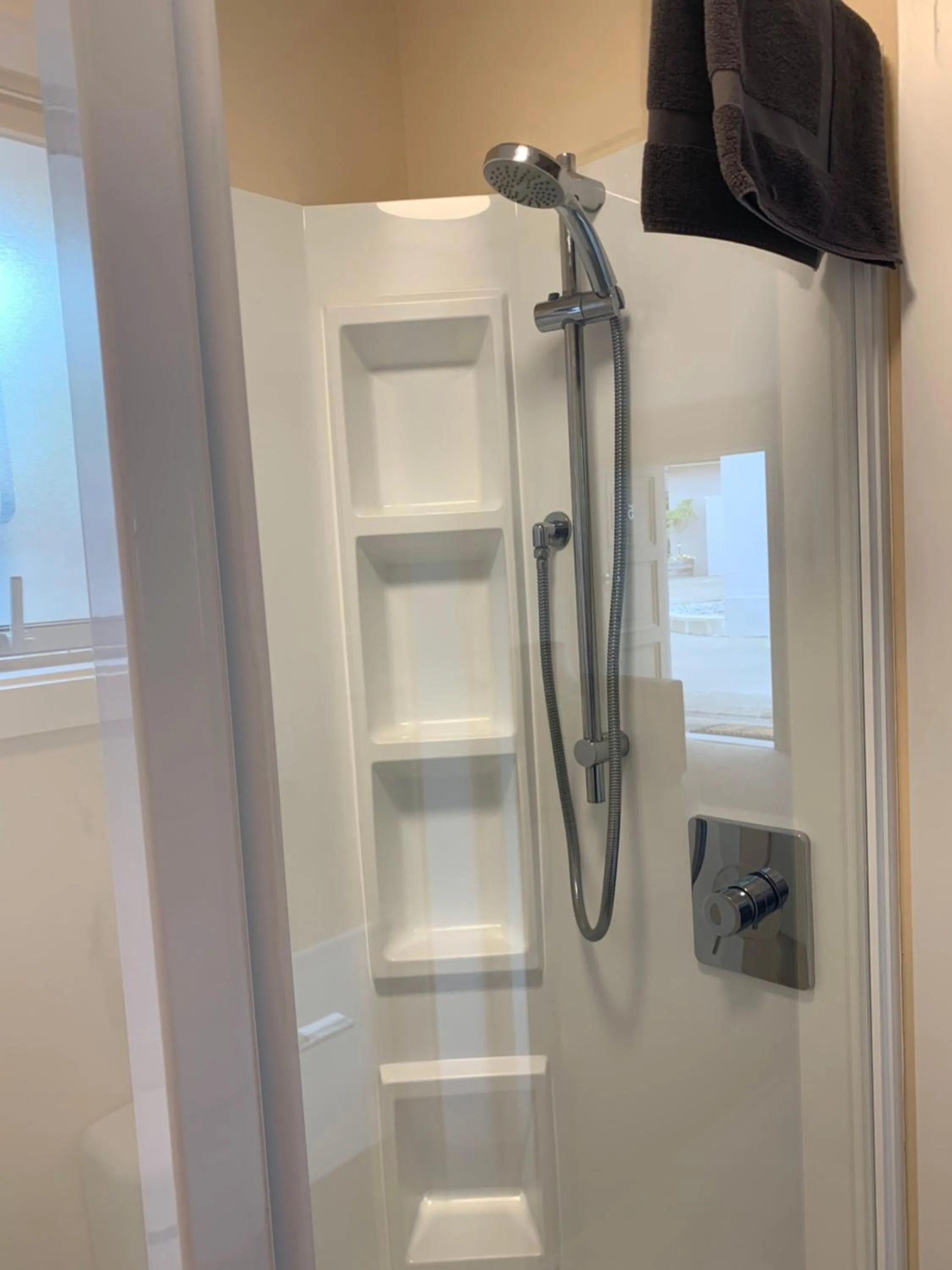 Shower in Kingswood Motel