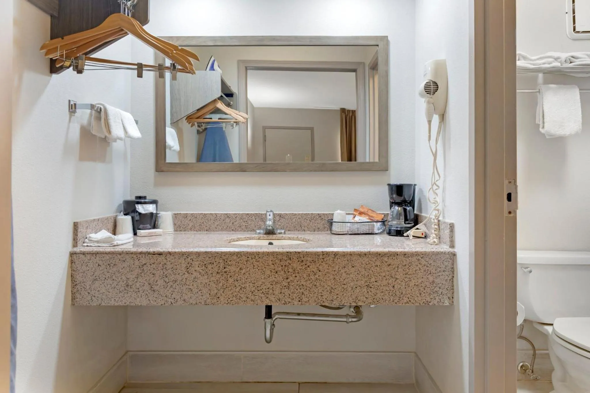 Bathroom in Red Roof Inn Bowling Green