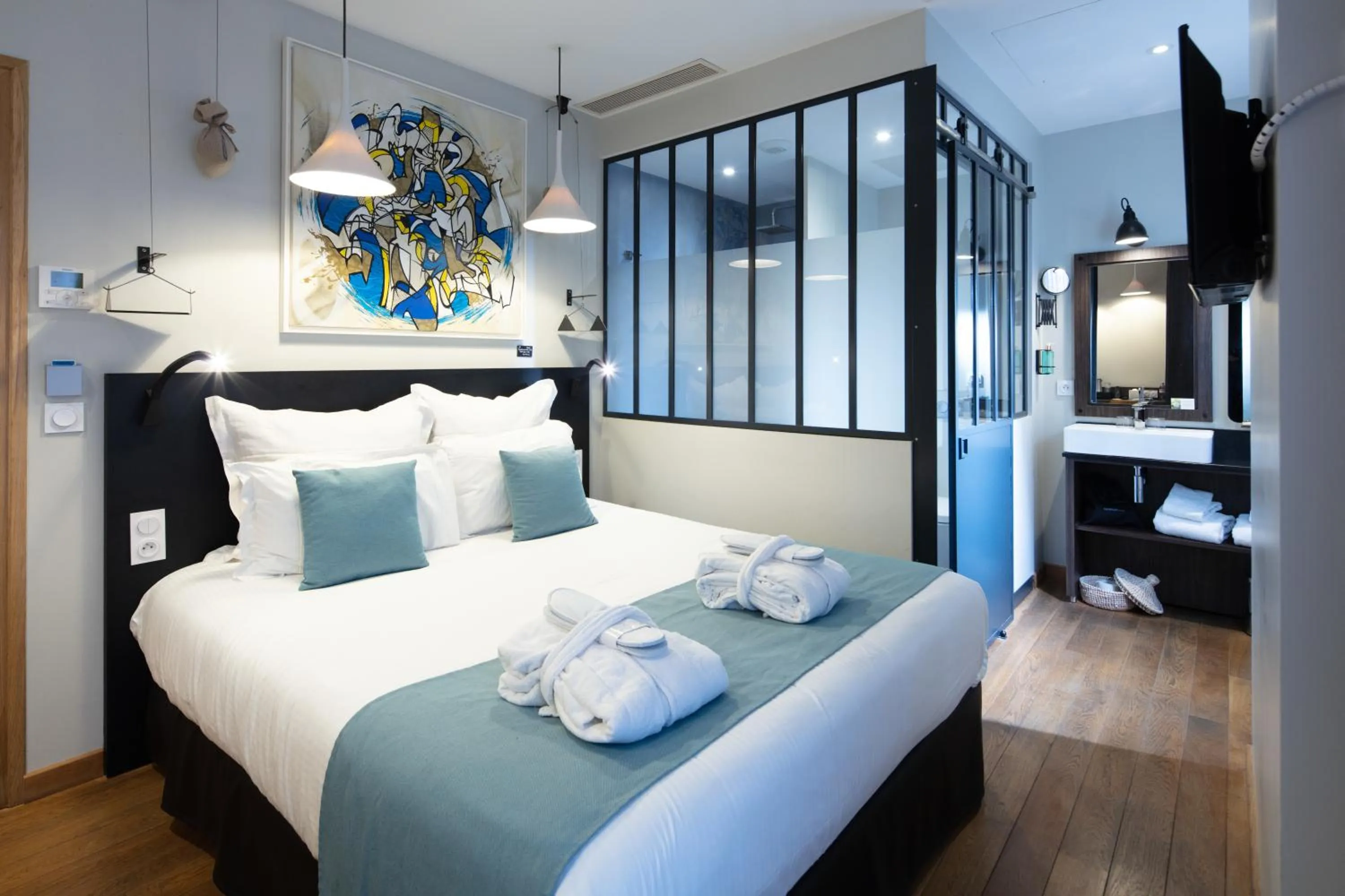 Bathroom, Bed in Boutique Hotel Villa du Taur