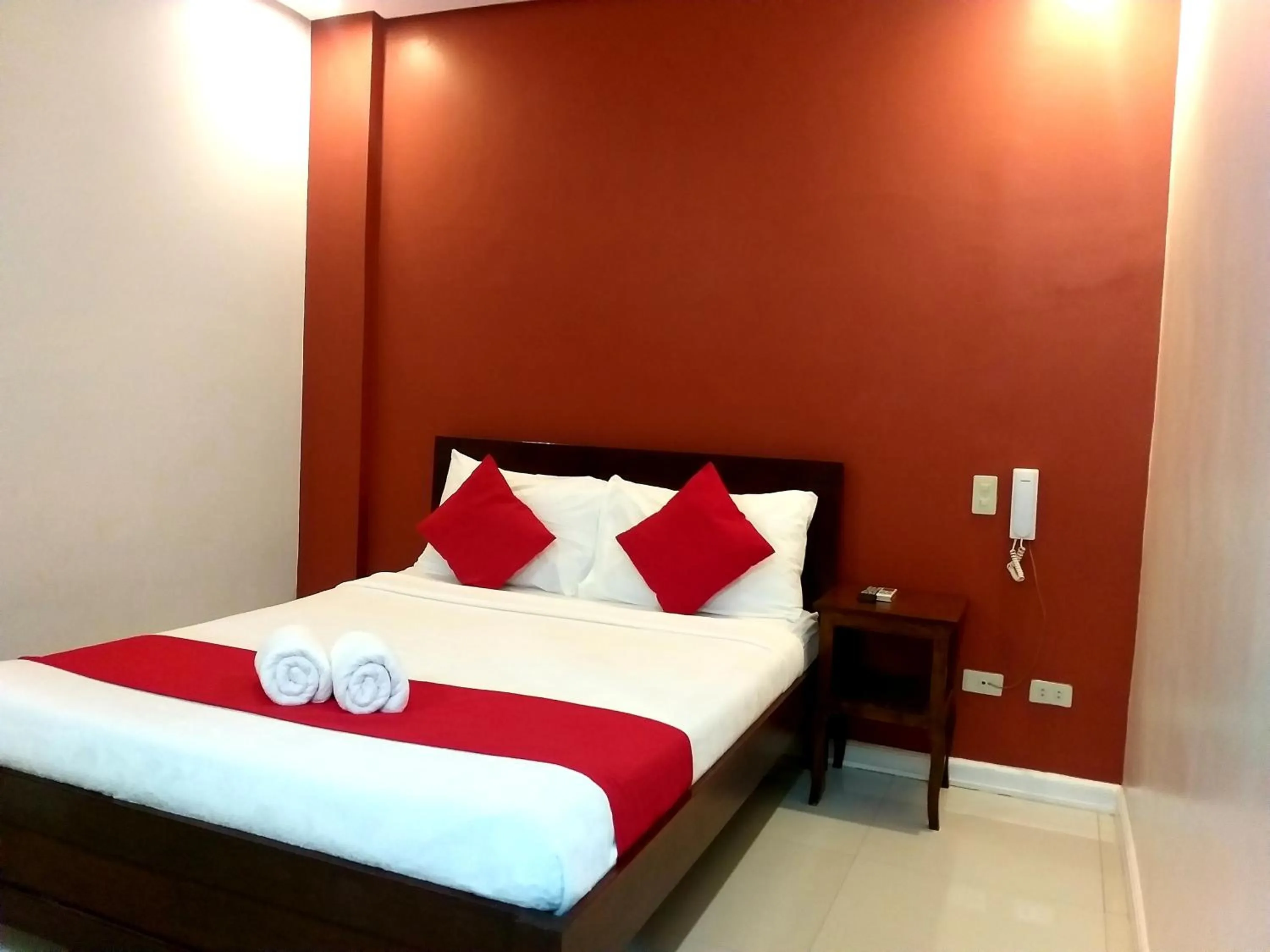 Bed in Royale Parc Hotel Puerto Princesa Palawan