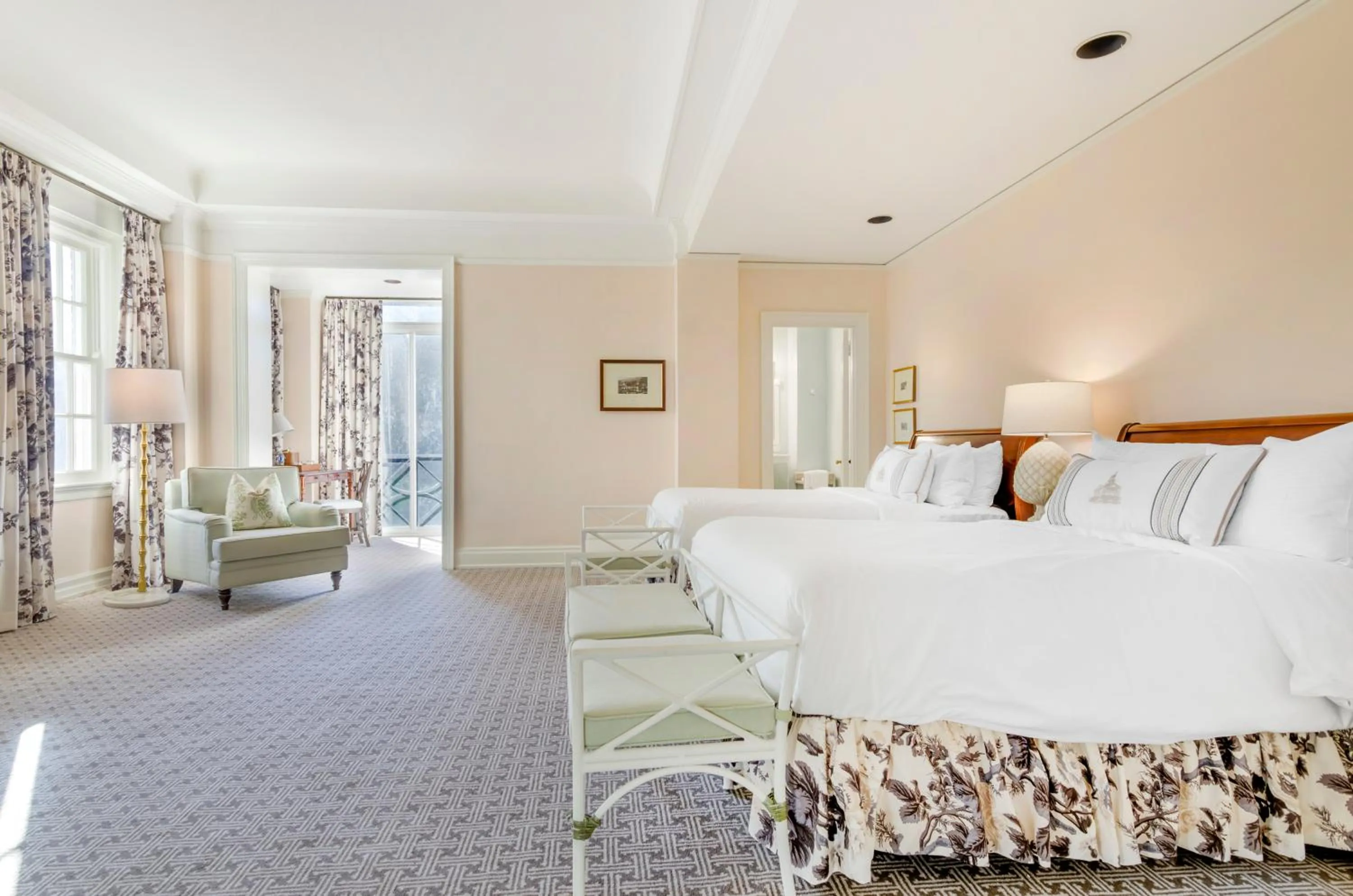 View (from property/room), Bed in The Omni Homestead Resort & Spa