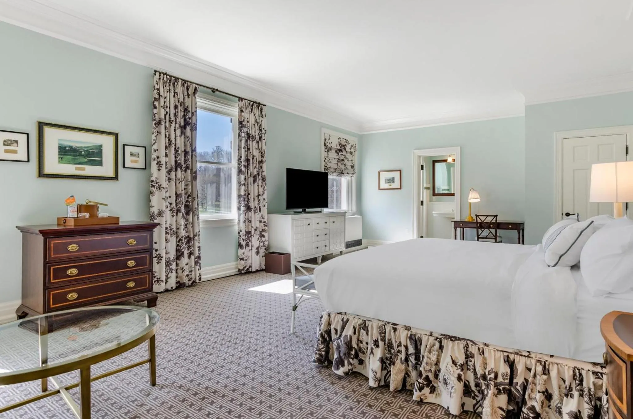Photo of the whole room, Bed in The Omni Homestead Resort & Spa