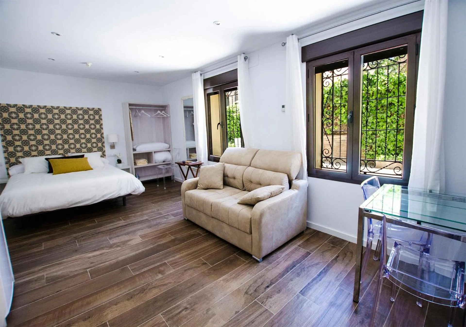 Photo of the whole room, Bed in Fuente Torán Apartamentos