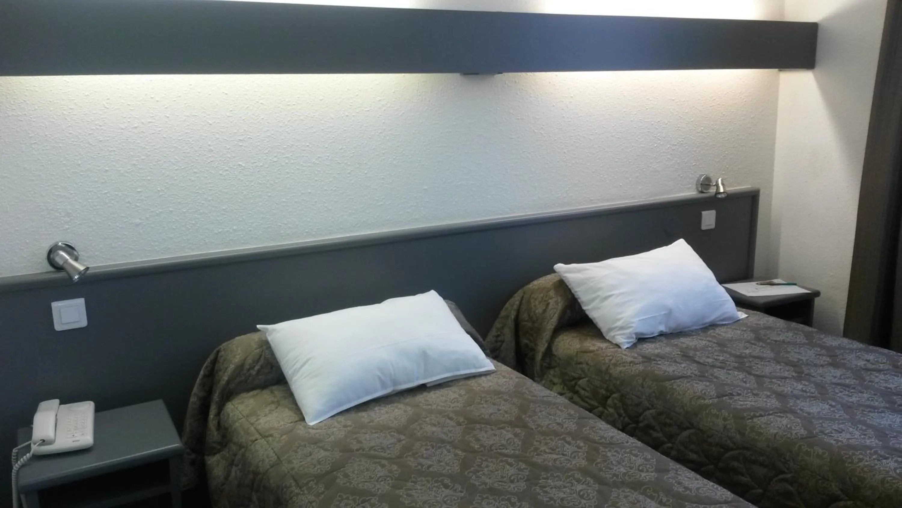 Bed in Hôtel de La Cloche