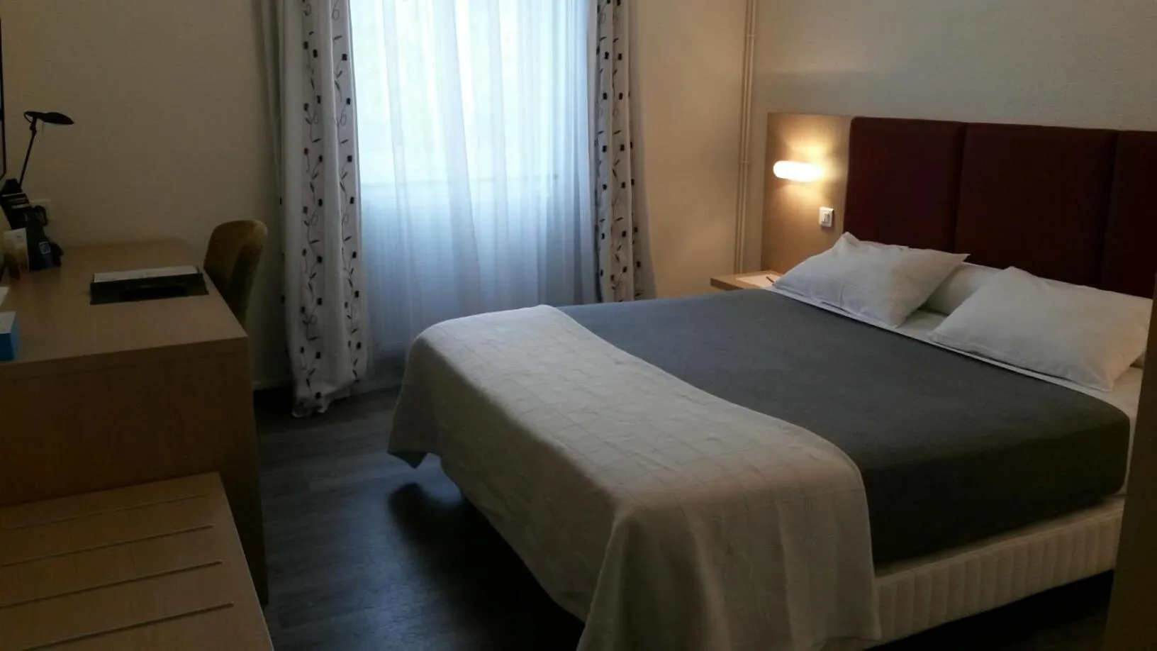 Photo of the whole room, Bed in Hôtel de La Cloche