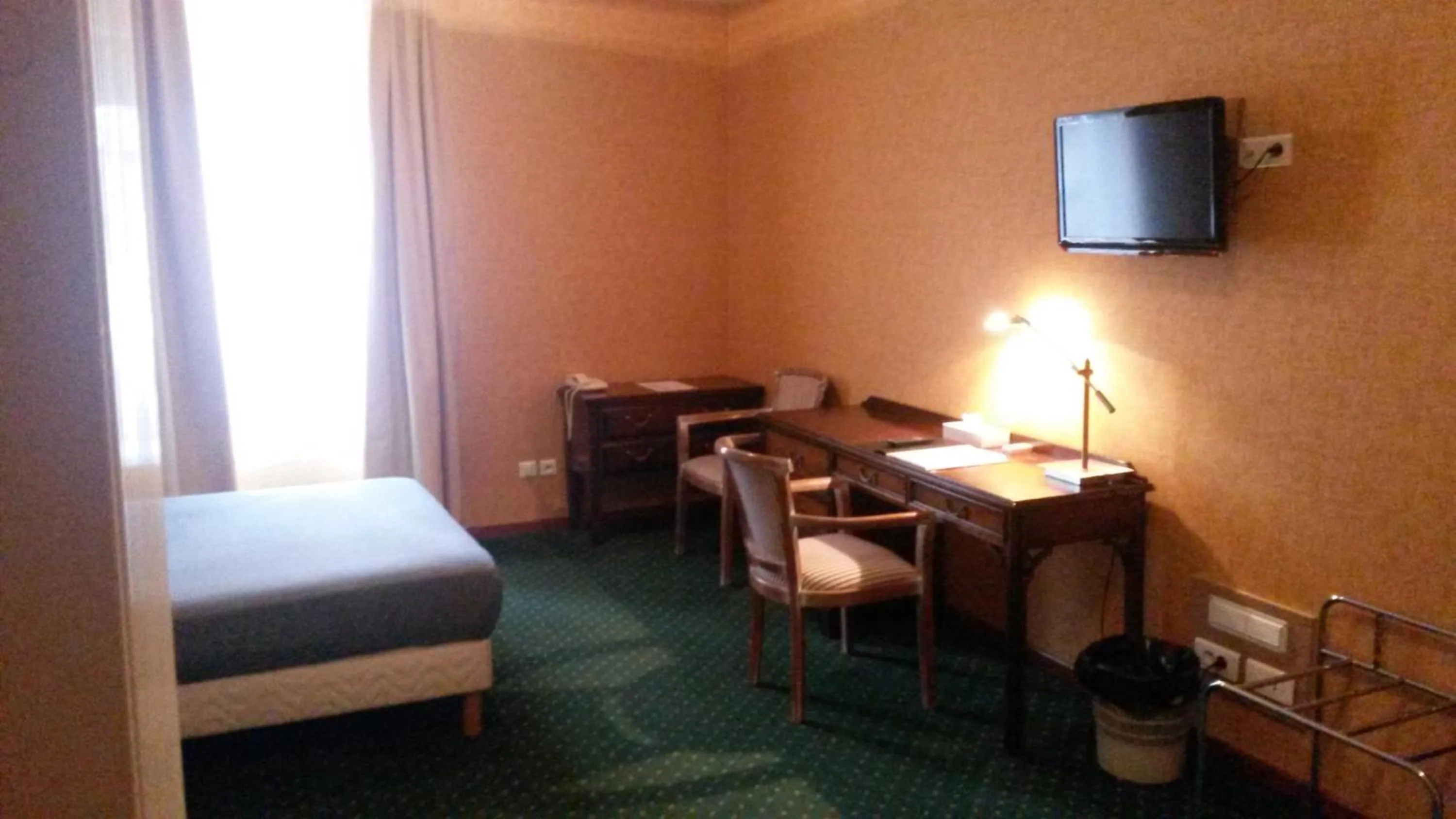 Bed in Hôtel de La Cloche