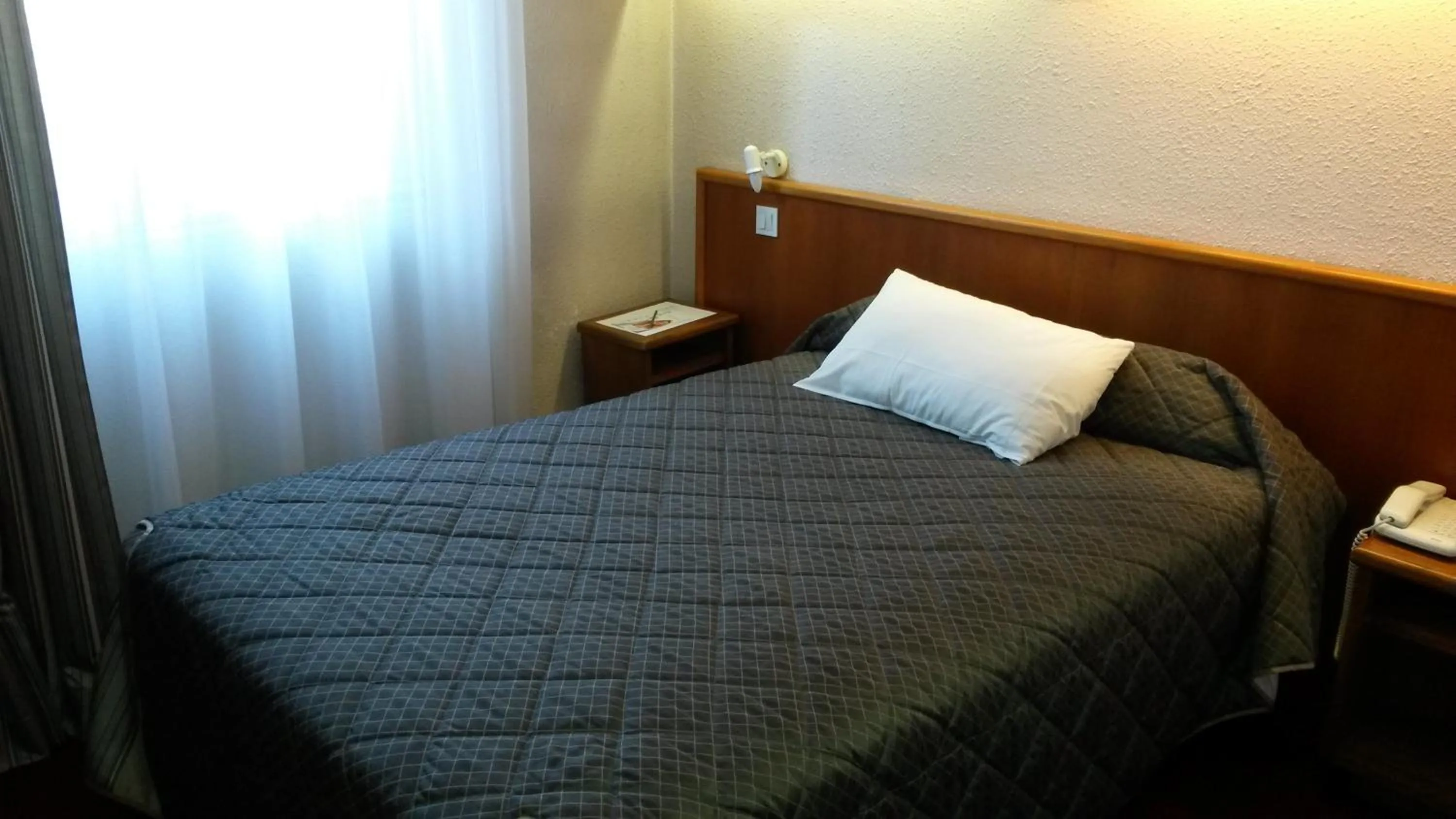 Photo of the whole room, Bed in Hôtel de La Cloche