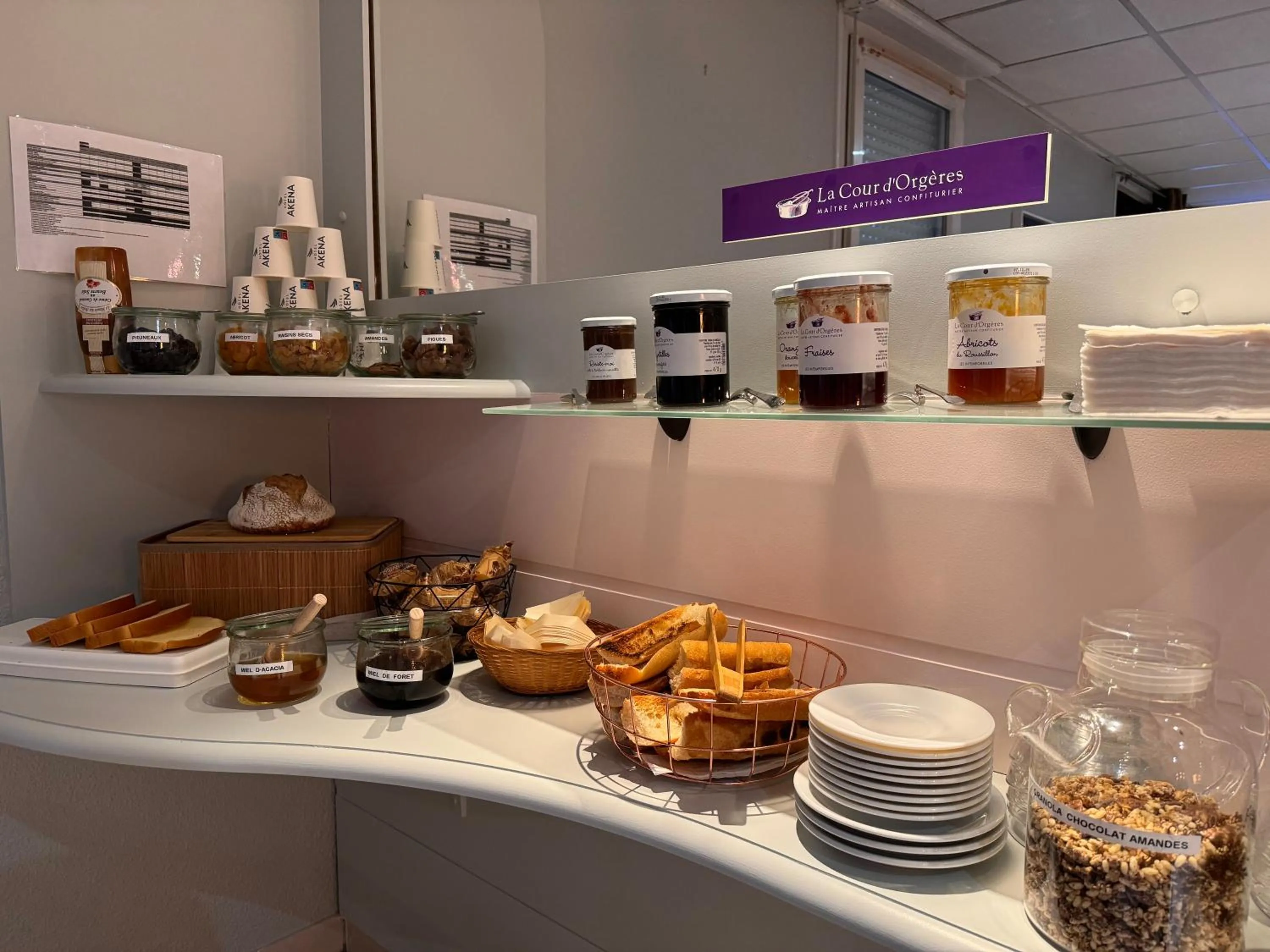 Kitchen or kitchenette in Le 2 by Hotel Akena - Nantes Beaujoire, Porte de Sainte Luce