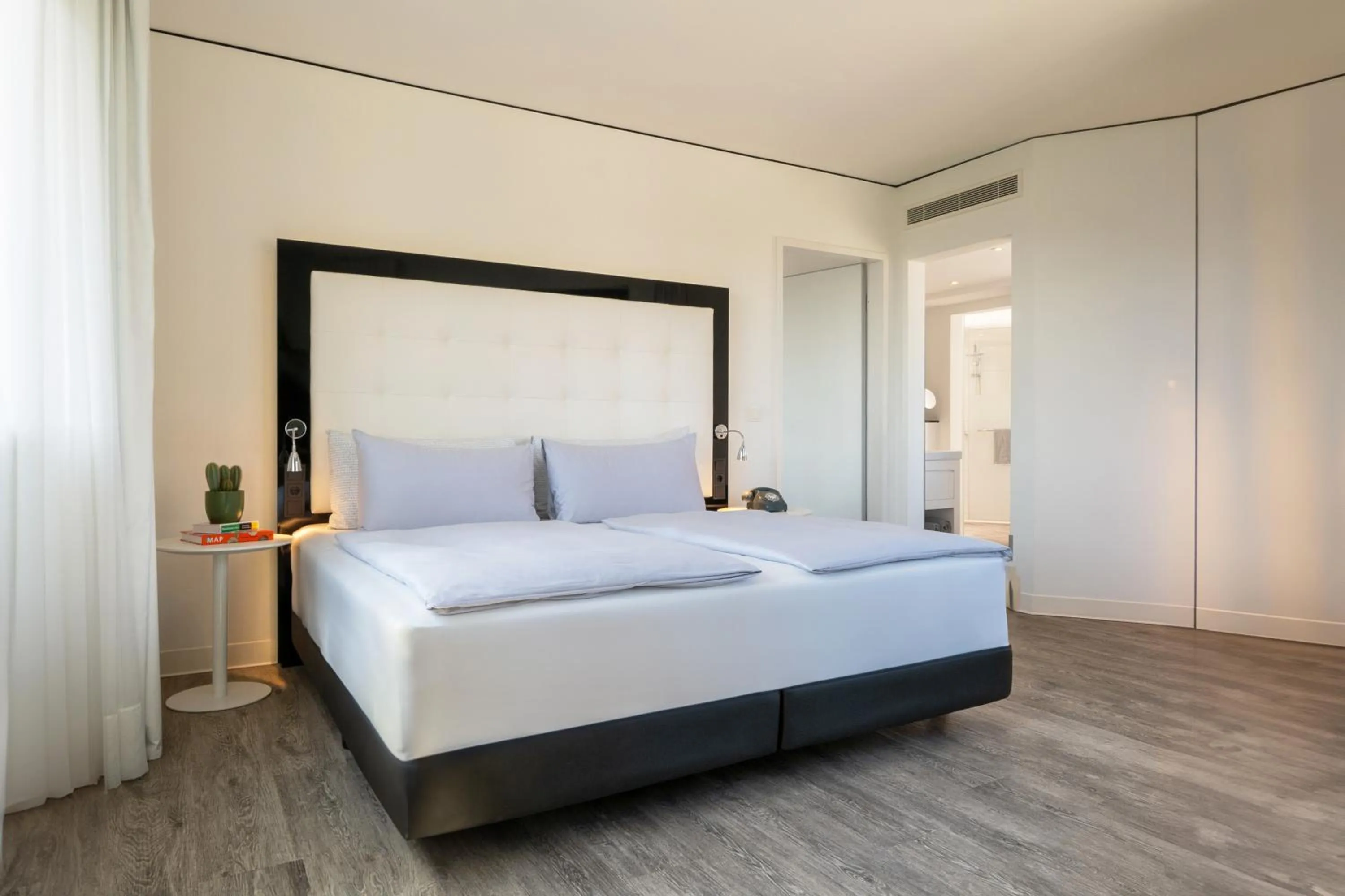 Bed in INNSiDE by Meliá Hamburg Hafen