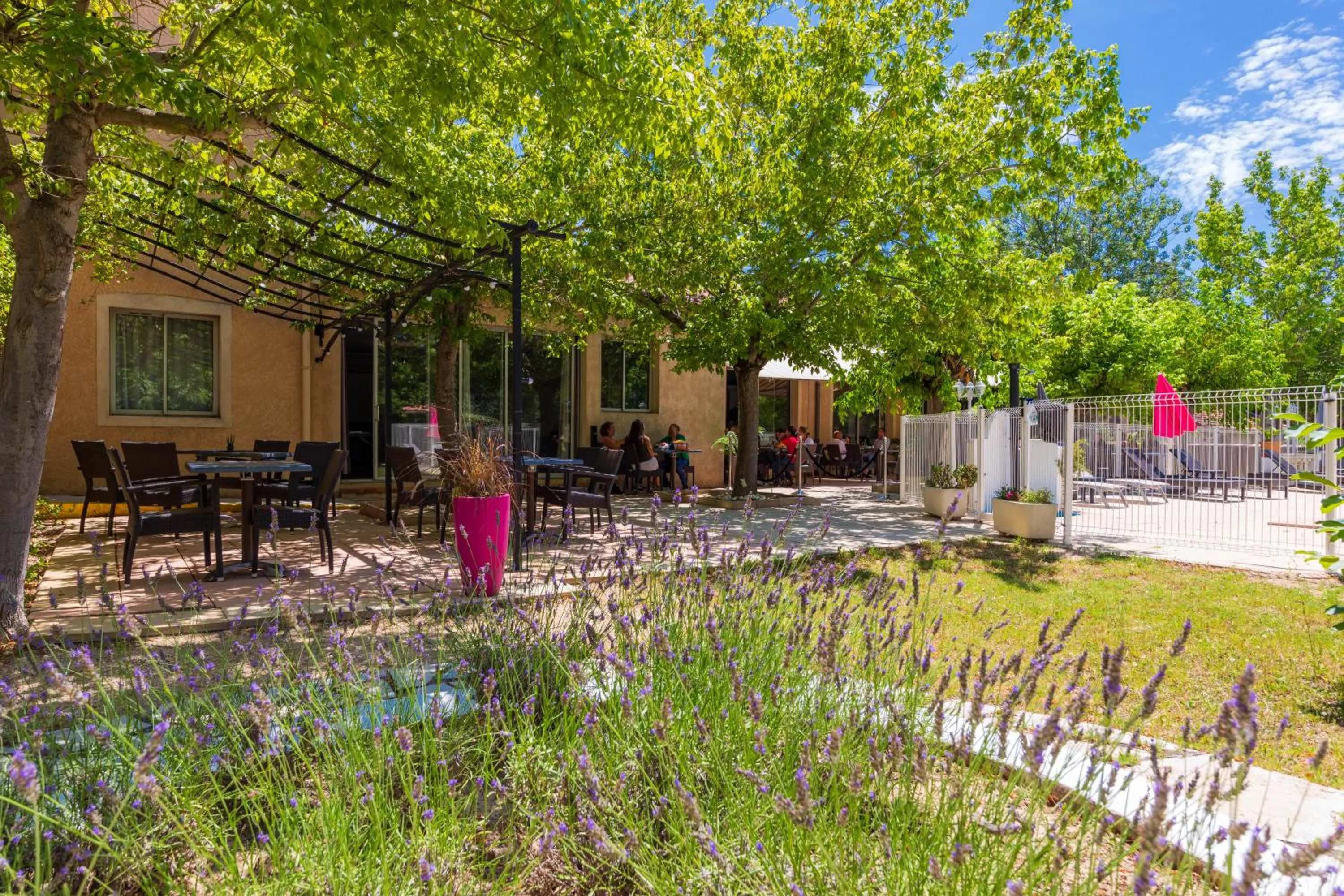Patio in Logis Hotel Noemys pont de l'Etoile