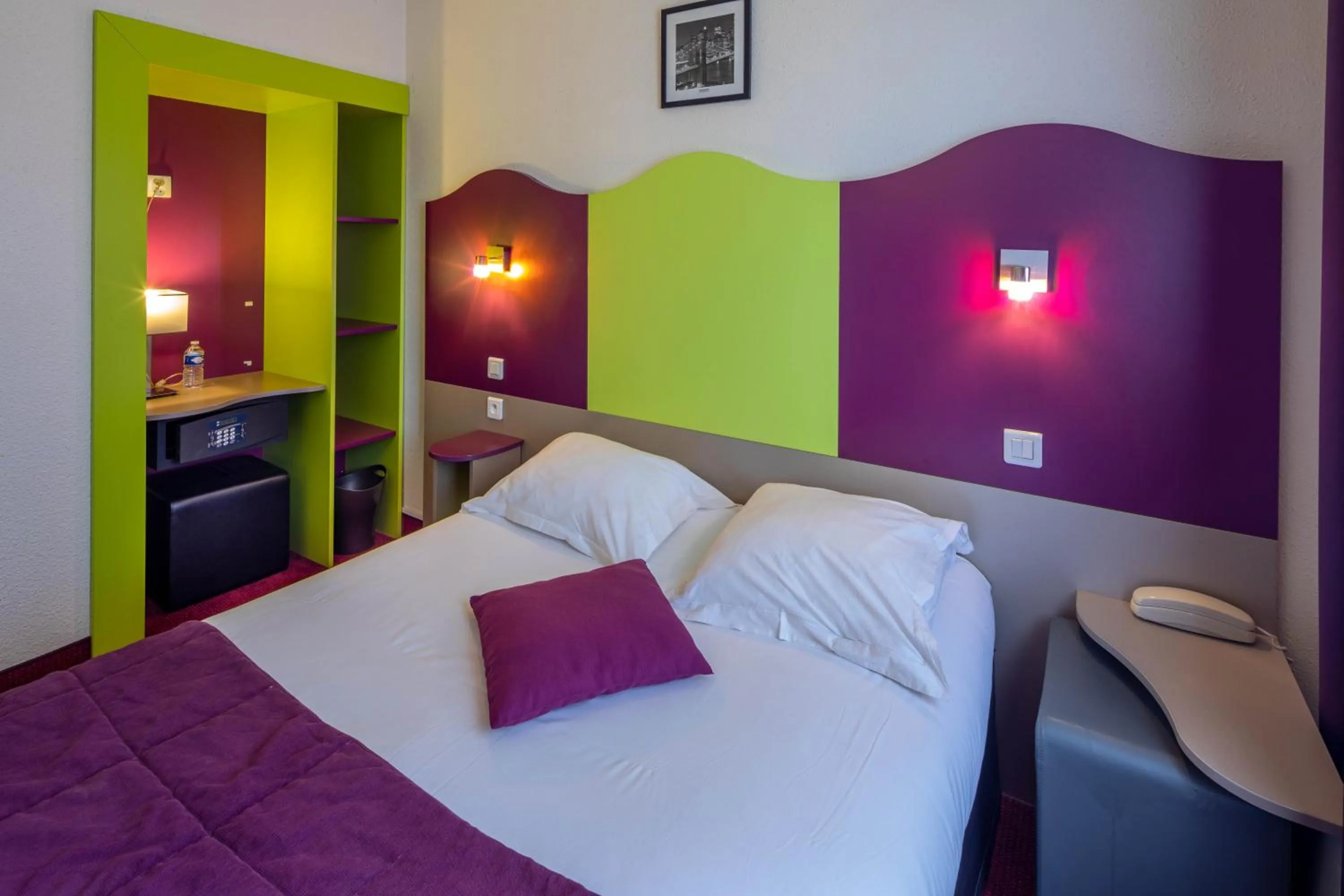 Bedroom, Bed in Logis Hotel Noemys pont de l'Etoile