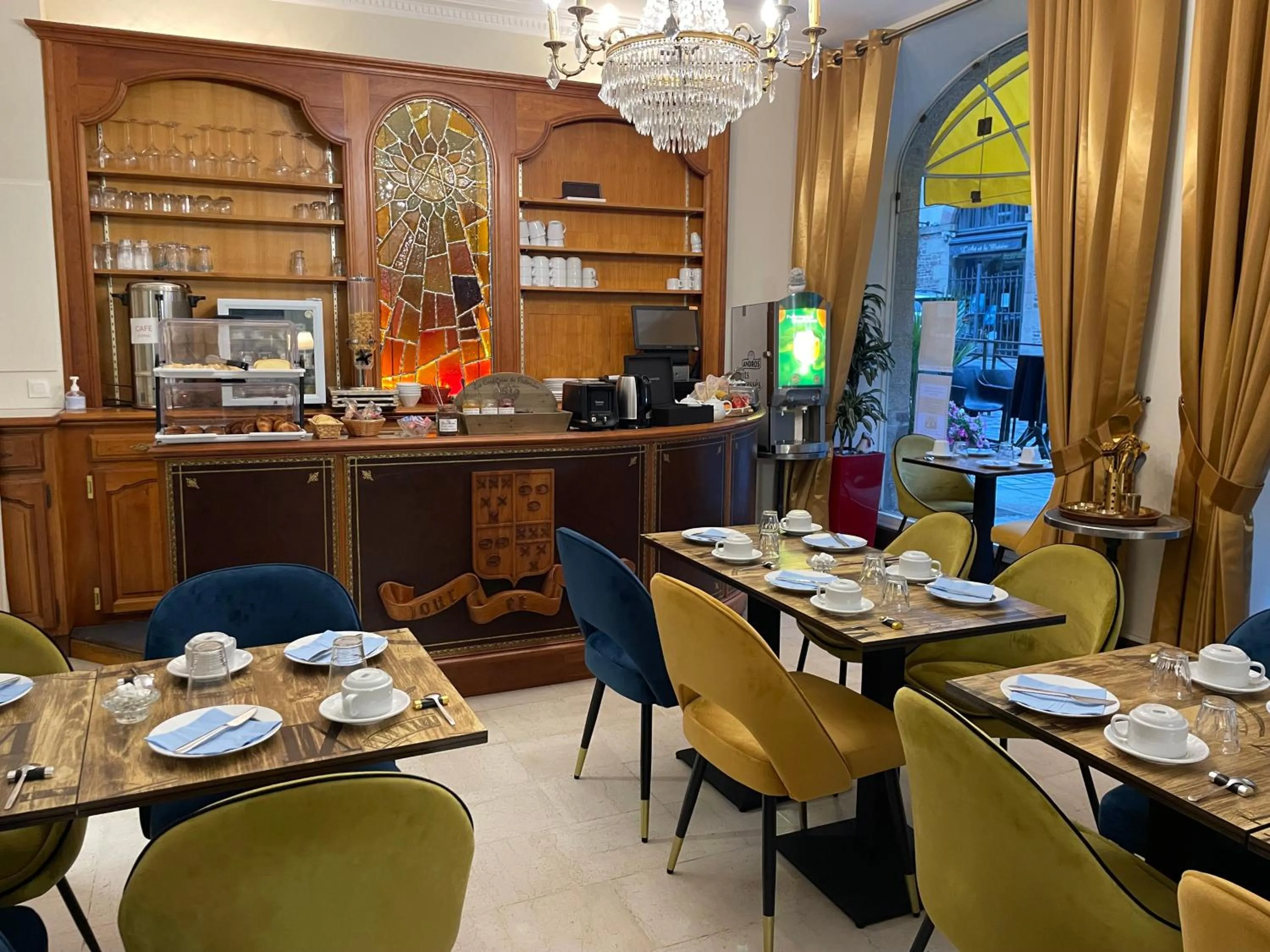 Breakfast in Balzac Hôtel Restaurant