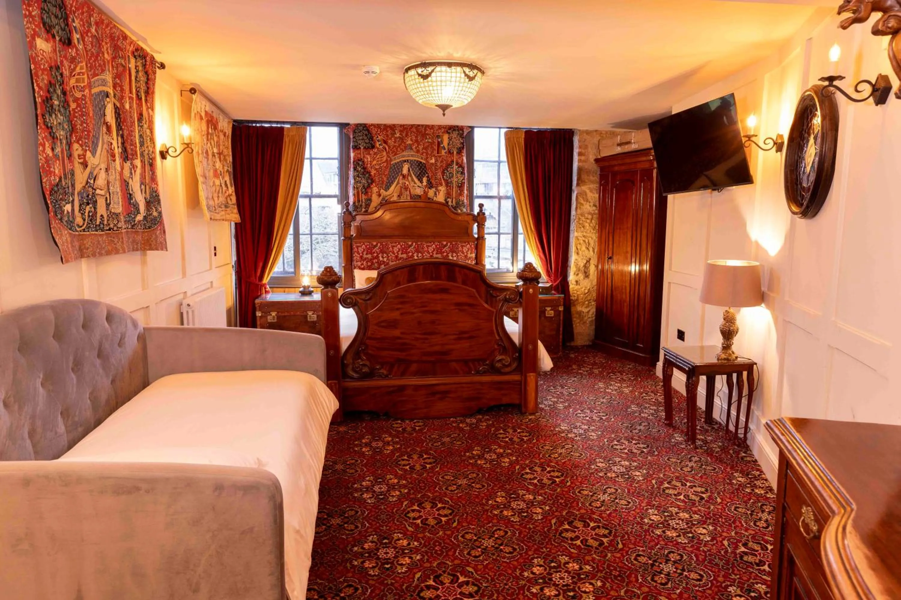 Bedroom, Bed in The Dirty Bottles Hotel