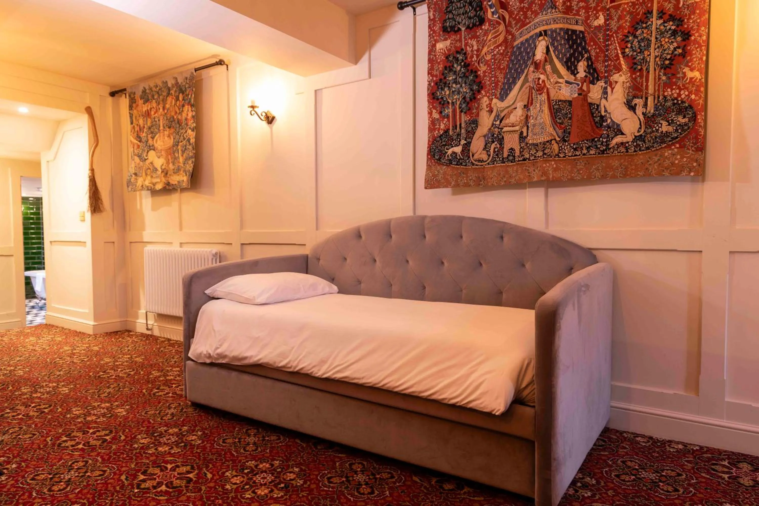 Bedroom, Bed in The Dirty Bottles Hotel