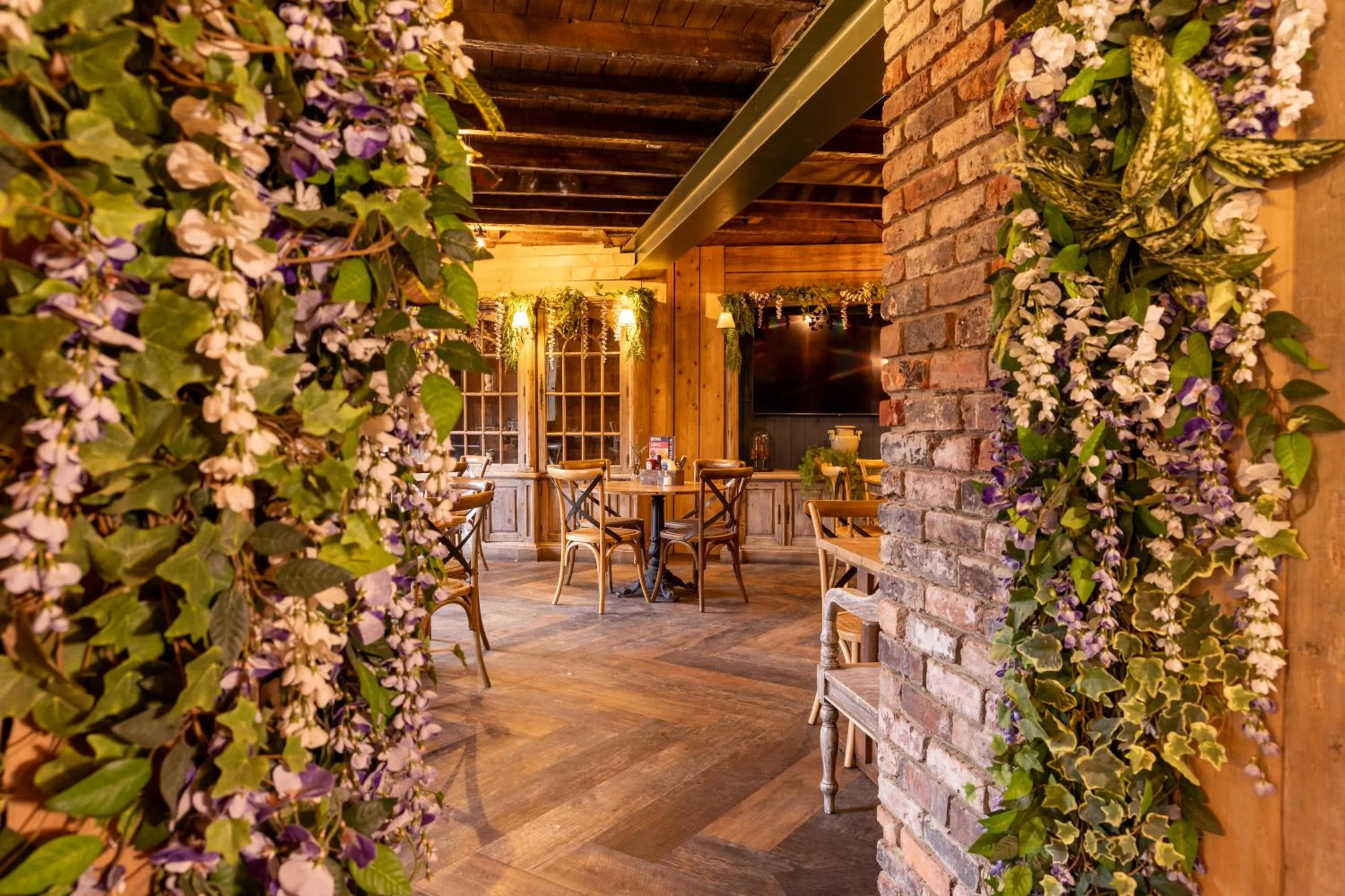 Restaurant/places to eat in The Dirty Bottles Hotel