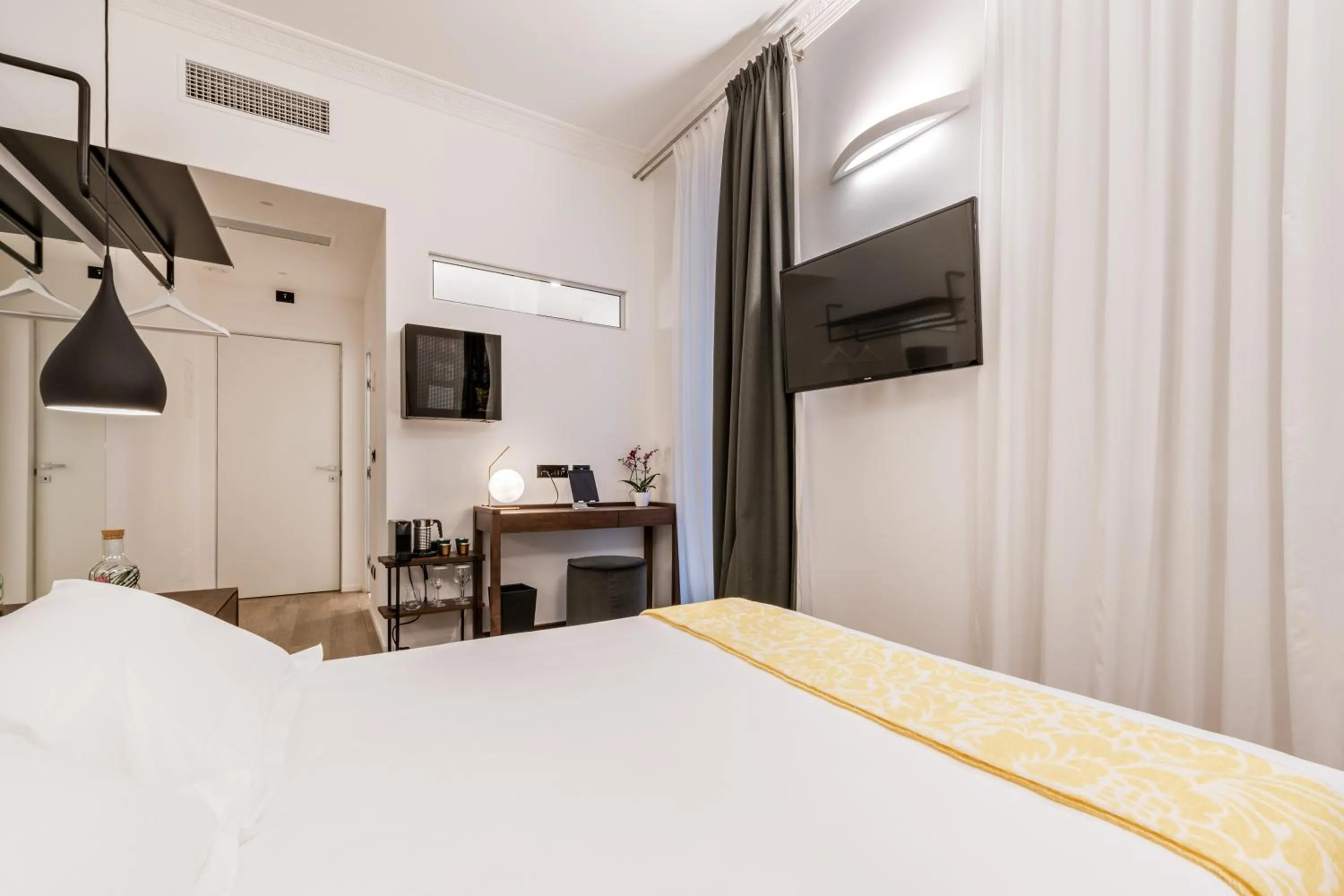 Bed in La Spezia by The First - Luxury Rooms & Suites