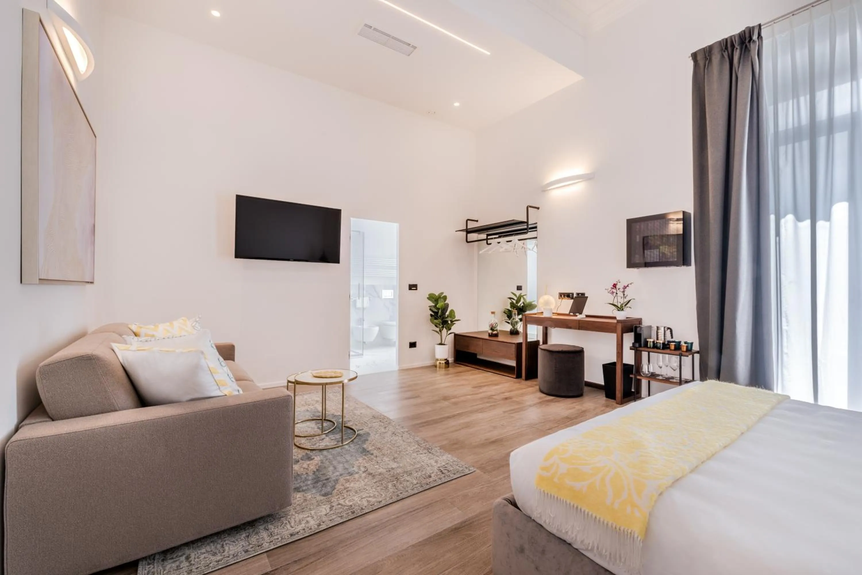 TV and multimedia, Bed in La Spezia by The First - Luxury Rooms & Suites