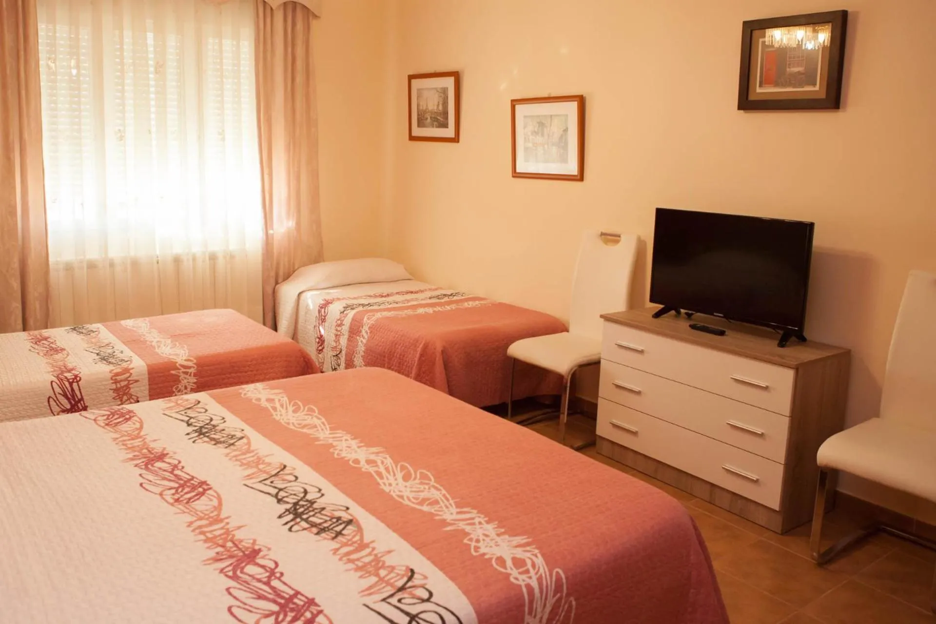 Photo of the whole room, Bed in La Rosaleda de Orgaz